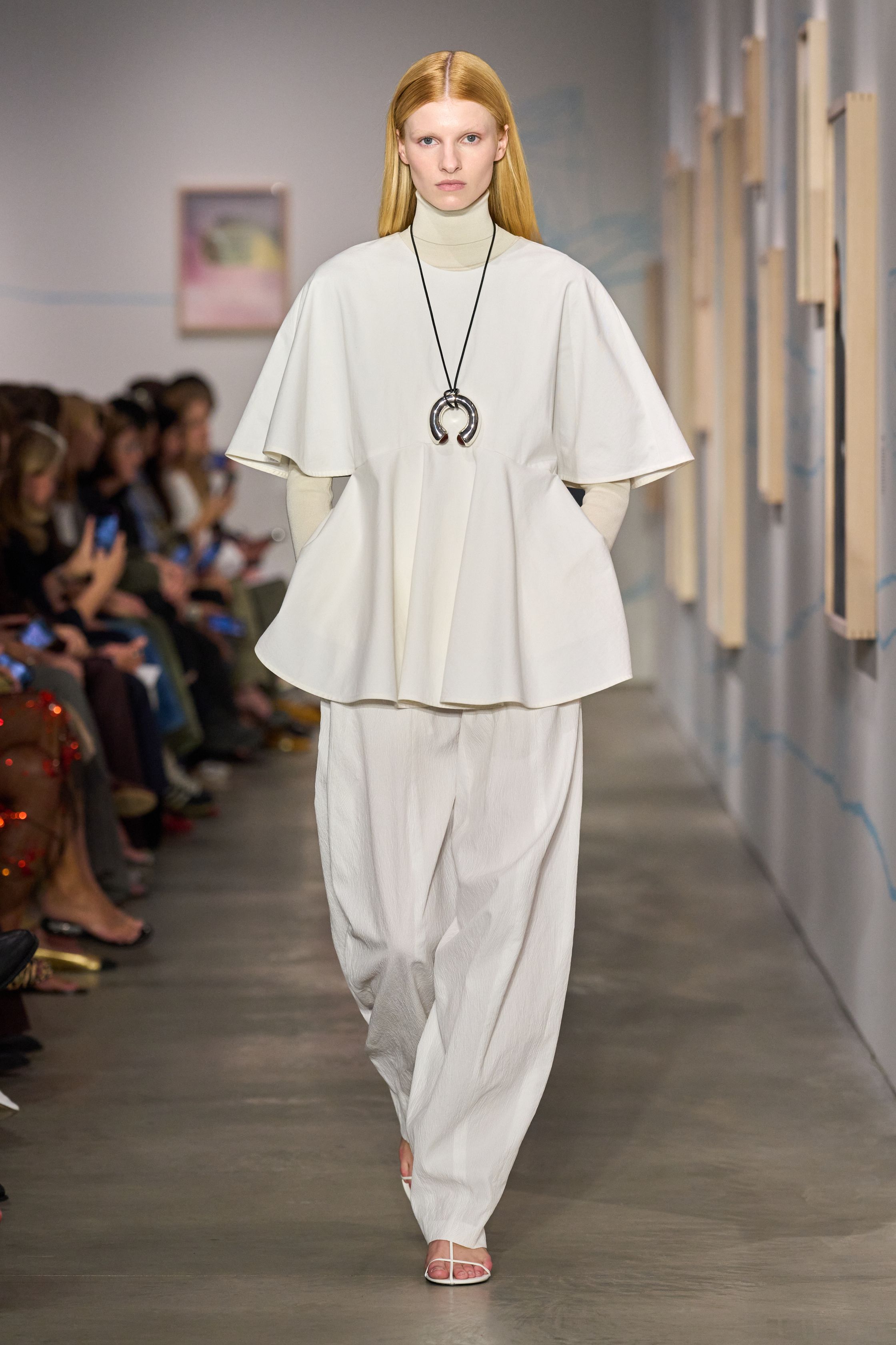 Чем запомнились Недели моды весна-лето 2026 в Нью-Йорке и Лондоне. Хайлайты будущего сезона (фото 15)