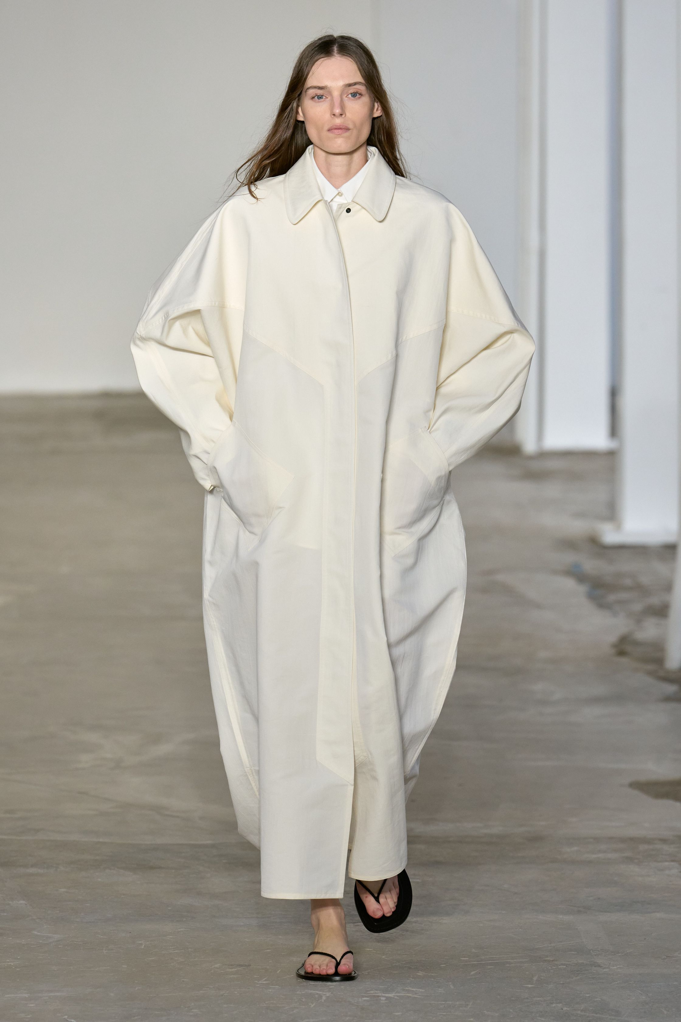 Чем запомнились Недели моды весна-лето 2026 в Нью-Йорке и Лондоне. Хайлайты будущего сезона (фото 17)