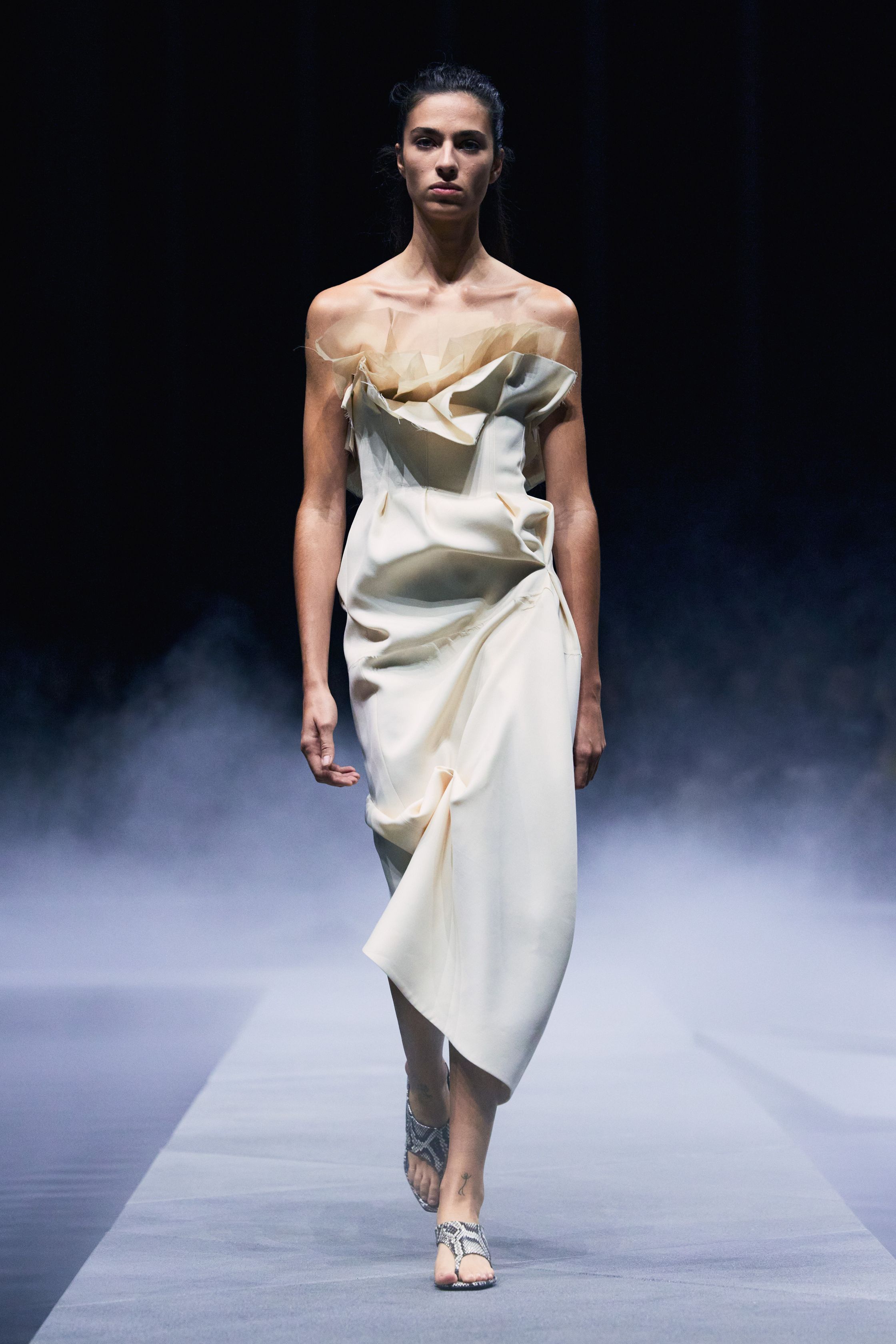 Чем запомнились Недели моды весна-лето 2026 в Нью-Йорке и Лондоне. Хайлайты будущего сезона (фото 20)