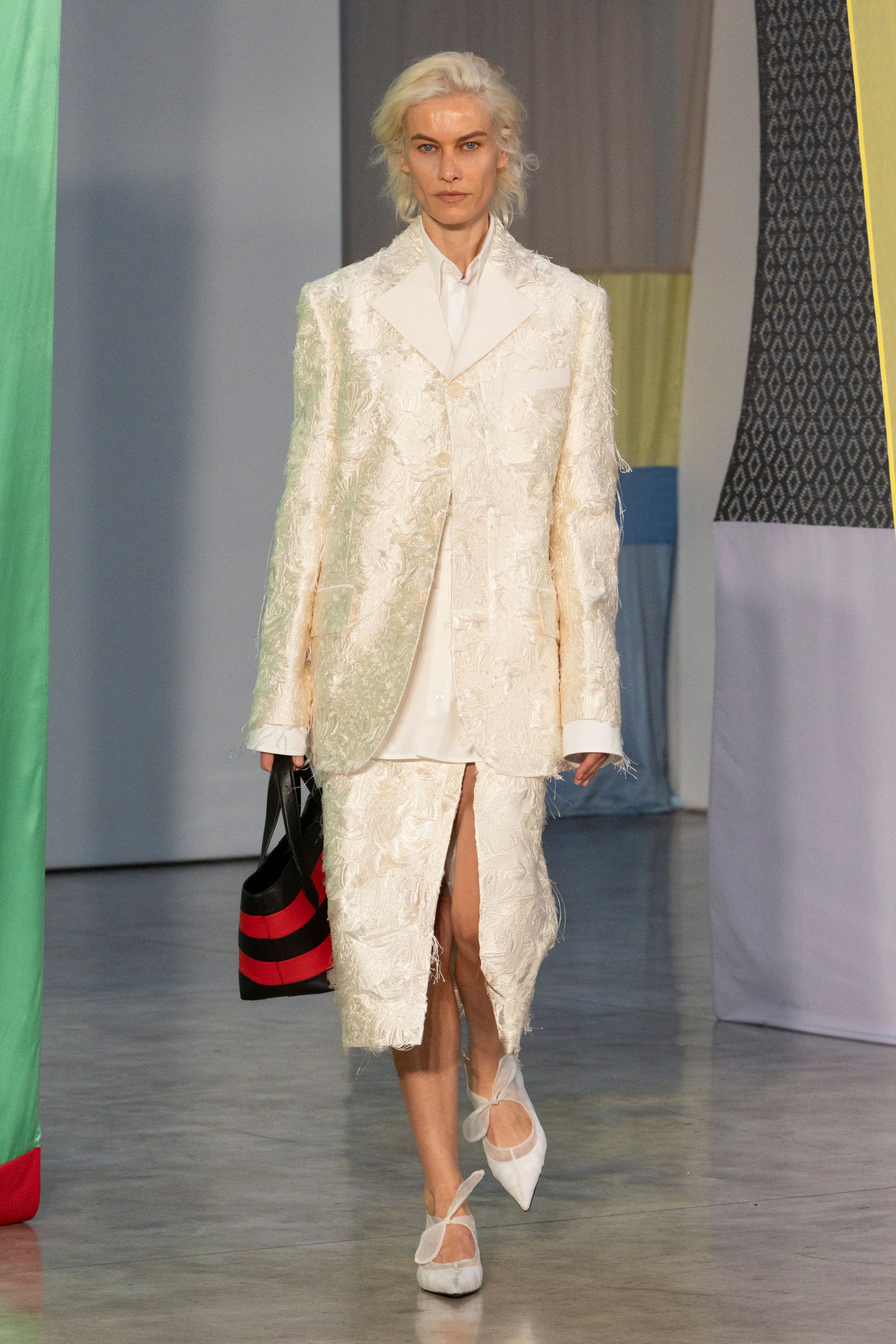 Чем запомнились Недели моды весна-лето 2026 в Нью-Йорке и Лондоне. Хайлайты будущего сезона (фото 22)