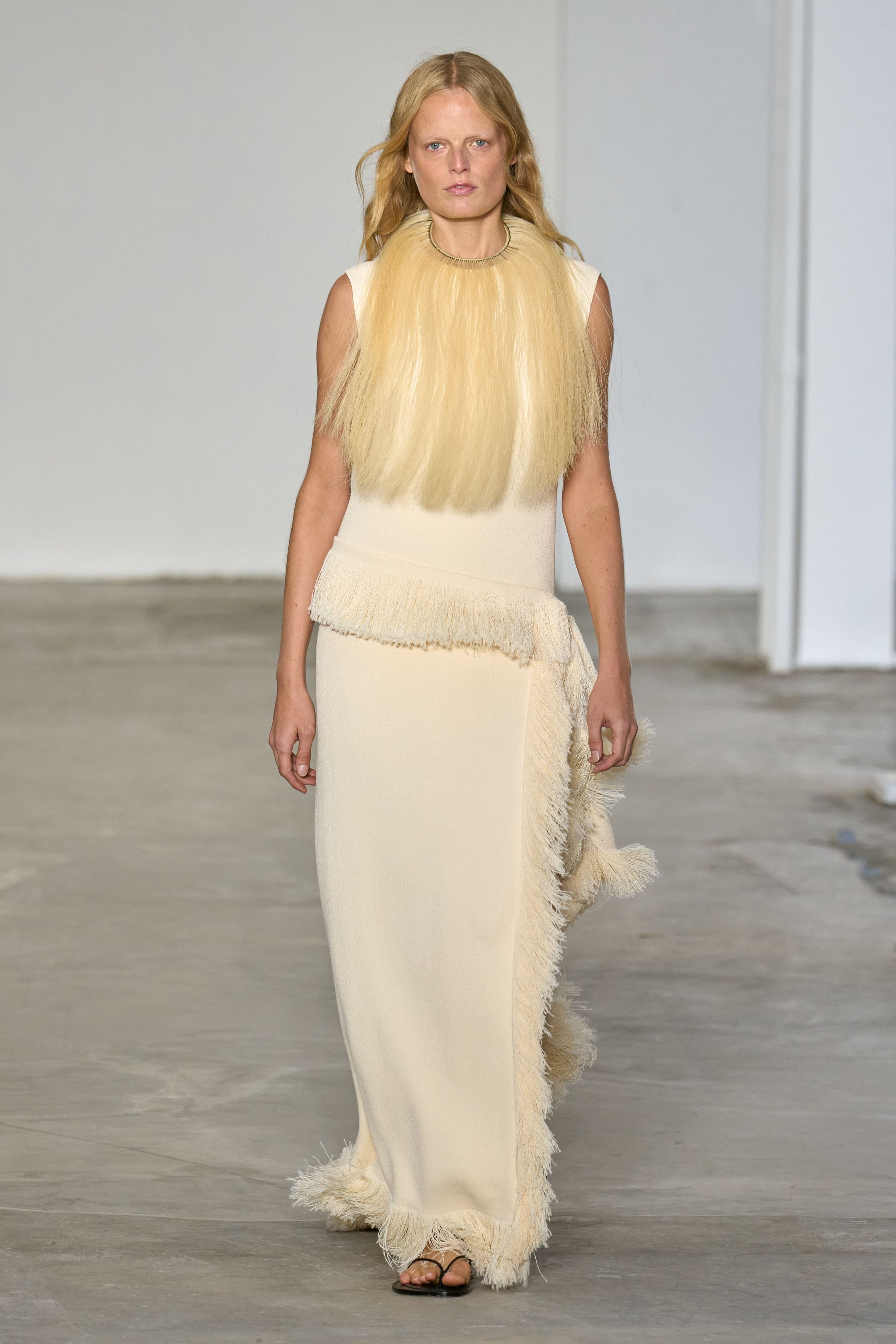 Чем запомнились Недели моды весна-лето 2026 в Нью-Йорке и Лондоне. Хайлайты будущего сезона (фото 29)