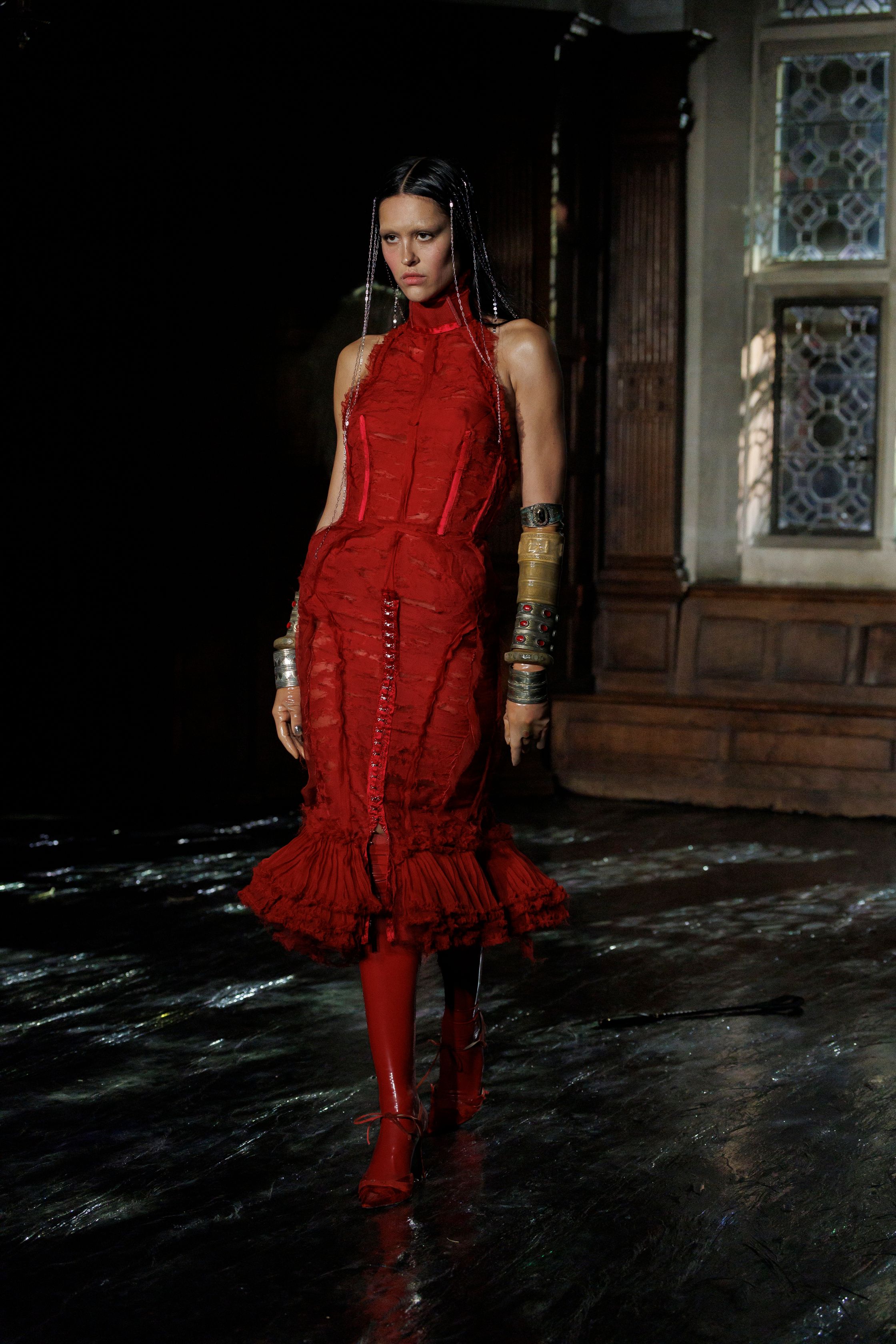 Чем запомнились Недели моды весна-лето 2026 в Нью-Йорке и Лондоне. Хайлайты будущего сезона (фото 34)