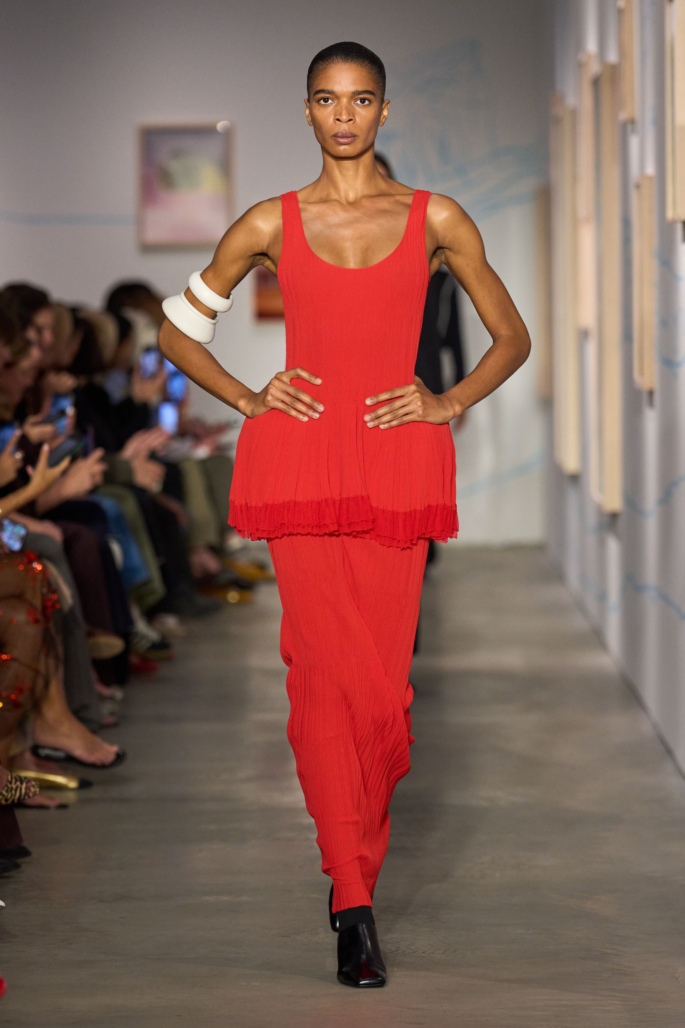 Чем запомнились Недели моды весна-лето 2026 в Нью-Йорке и Лондоне. Хайлайты будущего сезона (фото 35)