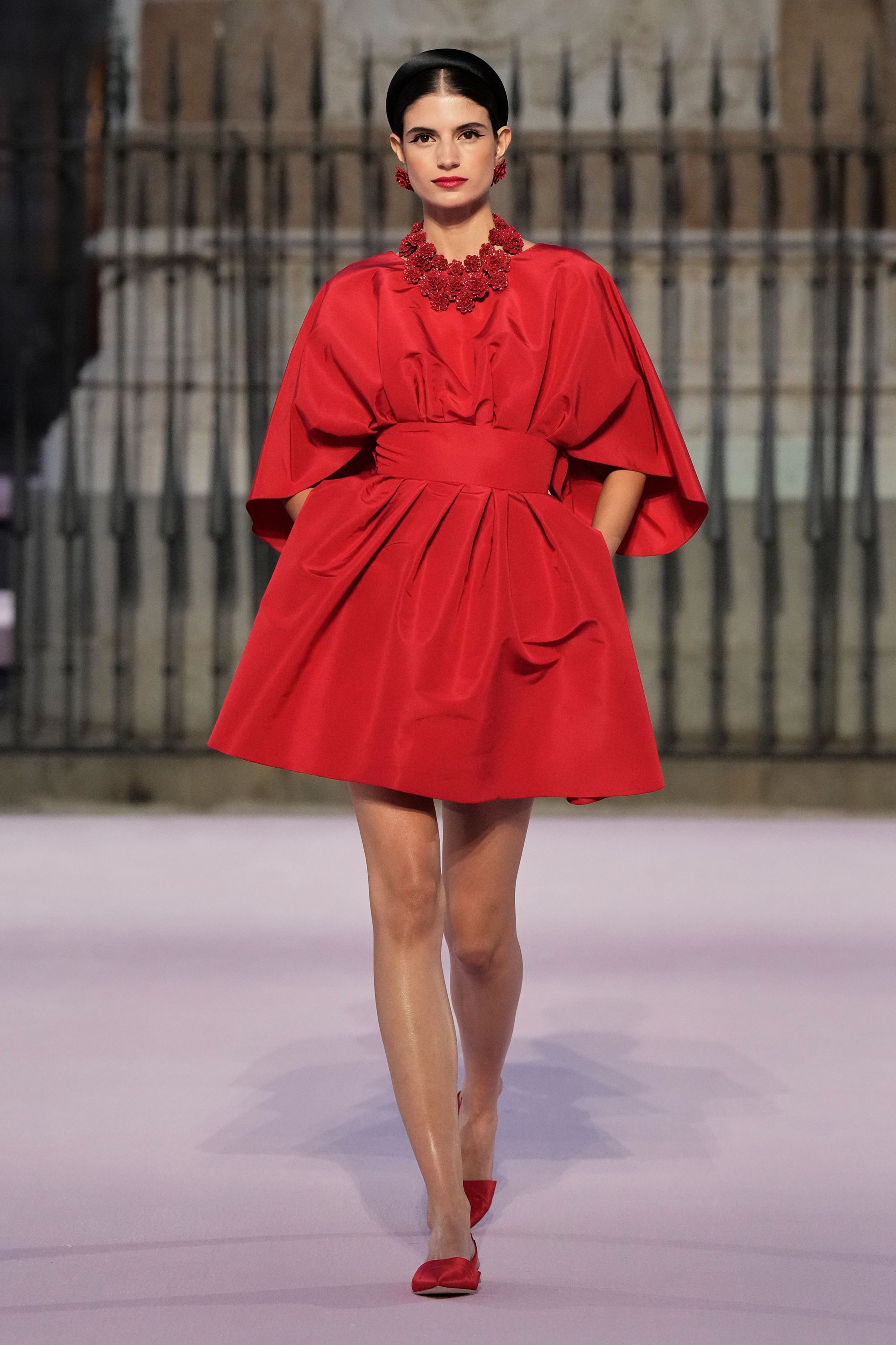 Чем запомнились Недели моды весна-лето 2026 в Нью-Йорке и Лондоне. Хайлайты будущего сезона (фото 38)