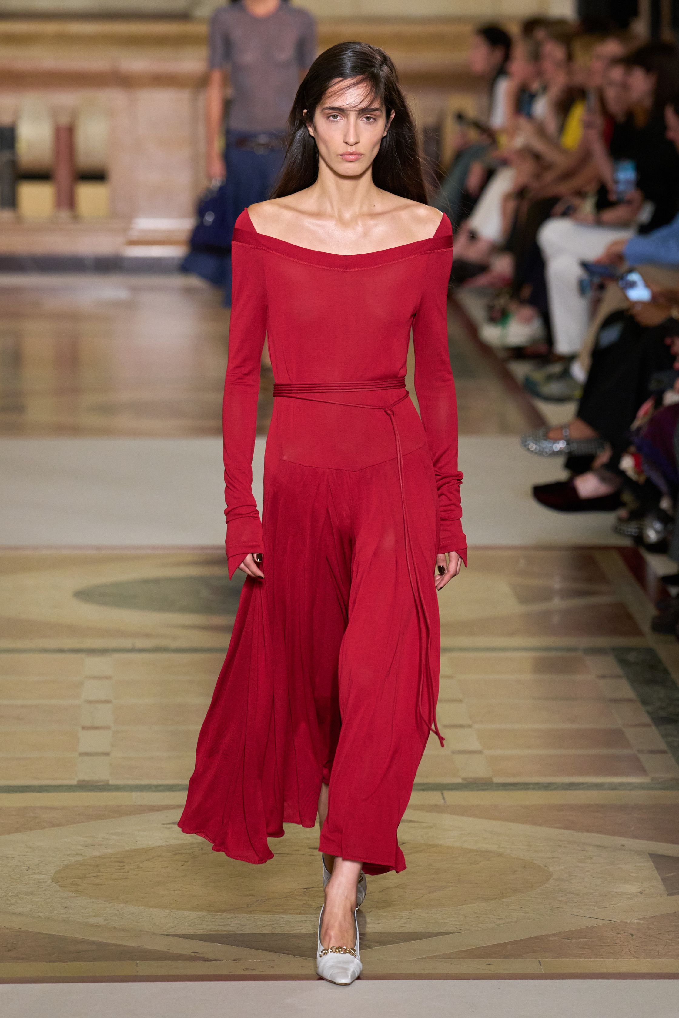 Чем запомнились Недели моды весна-лето 2026 в Нью-Йорке и Лондоне. Хайлайты будущего сезона (фото 39)