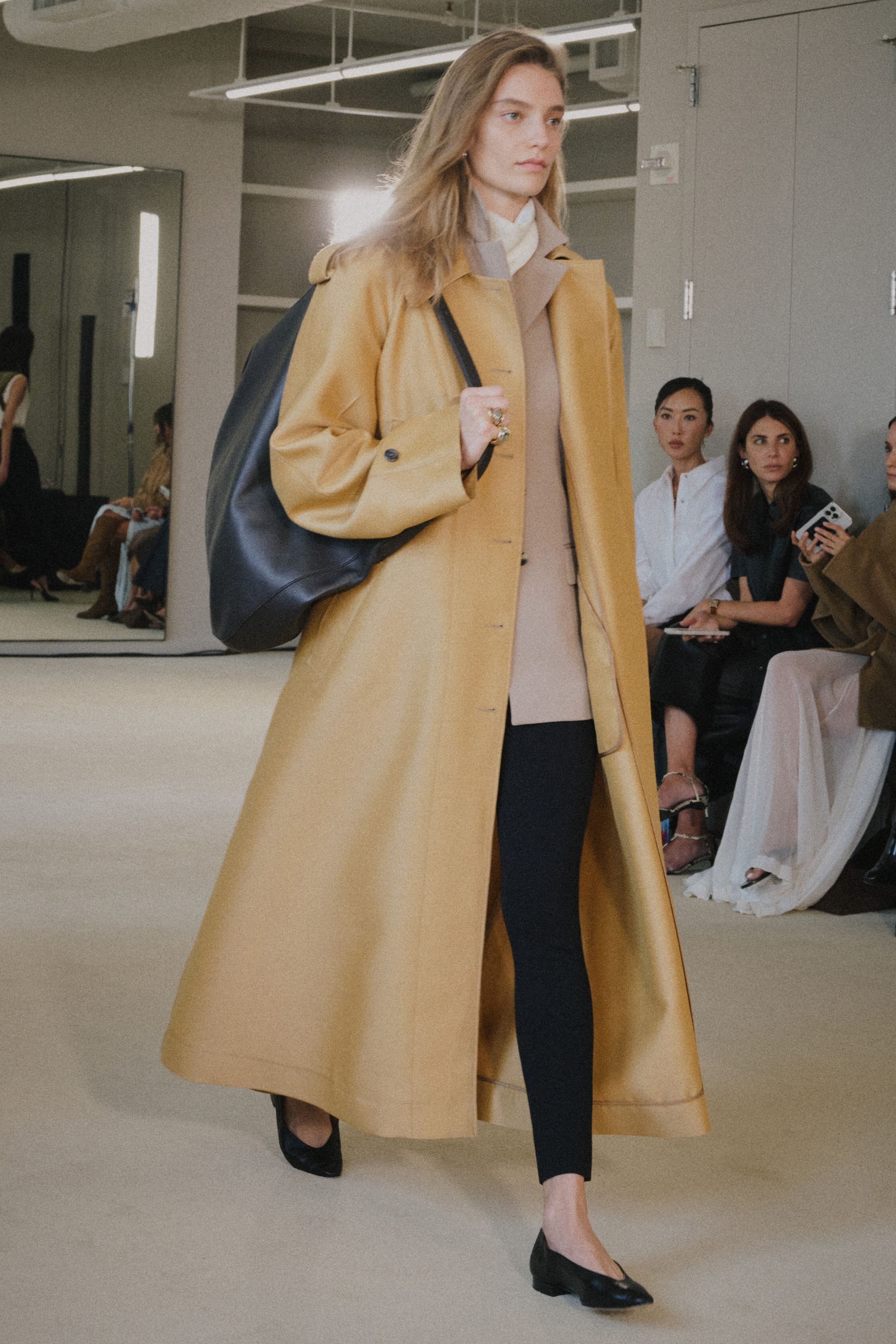 Чем запомнились Недели моды весна-лето 2026 в Нью-Йорке и Лондоне. Хайлайты будущего сезона (фото 40)