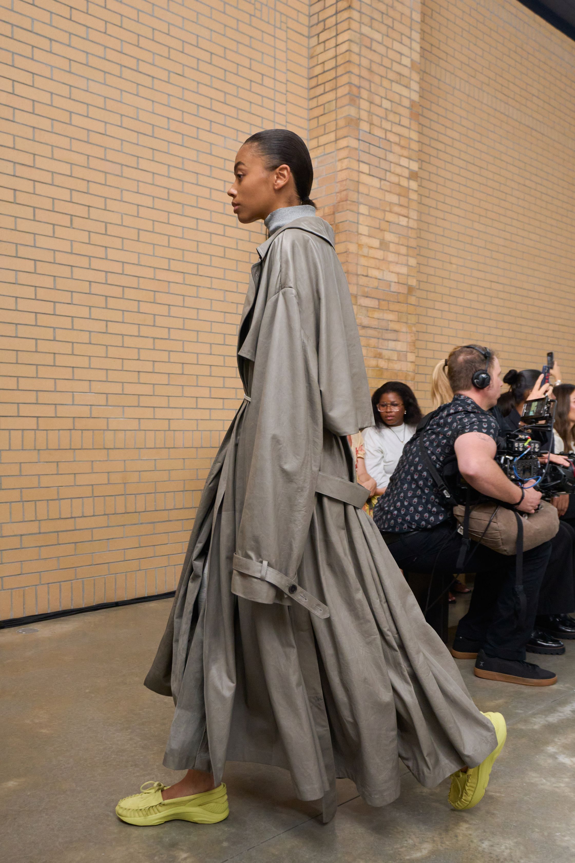 Чем запомнились Недели моды весна-лето 2026 в Нью-Йорке и Лондоне. Хайлайты будущего сезона (фото 48)