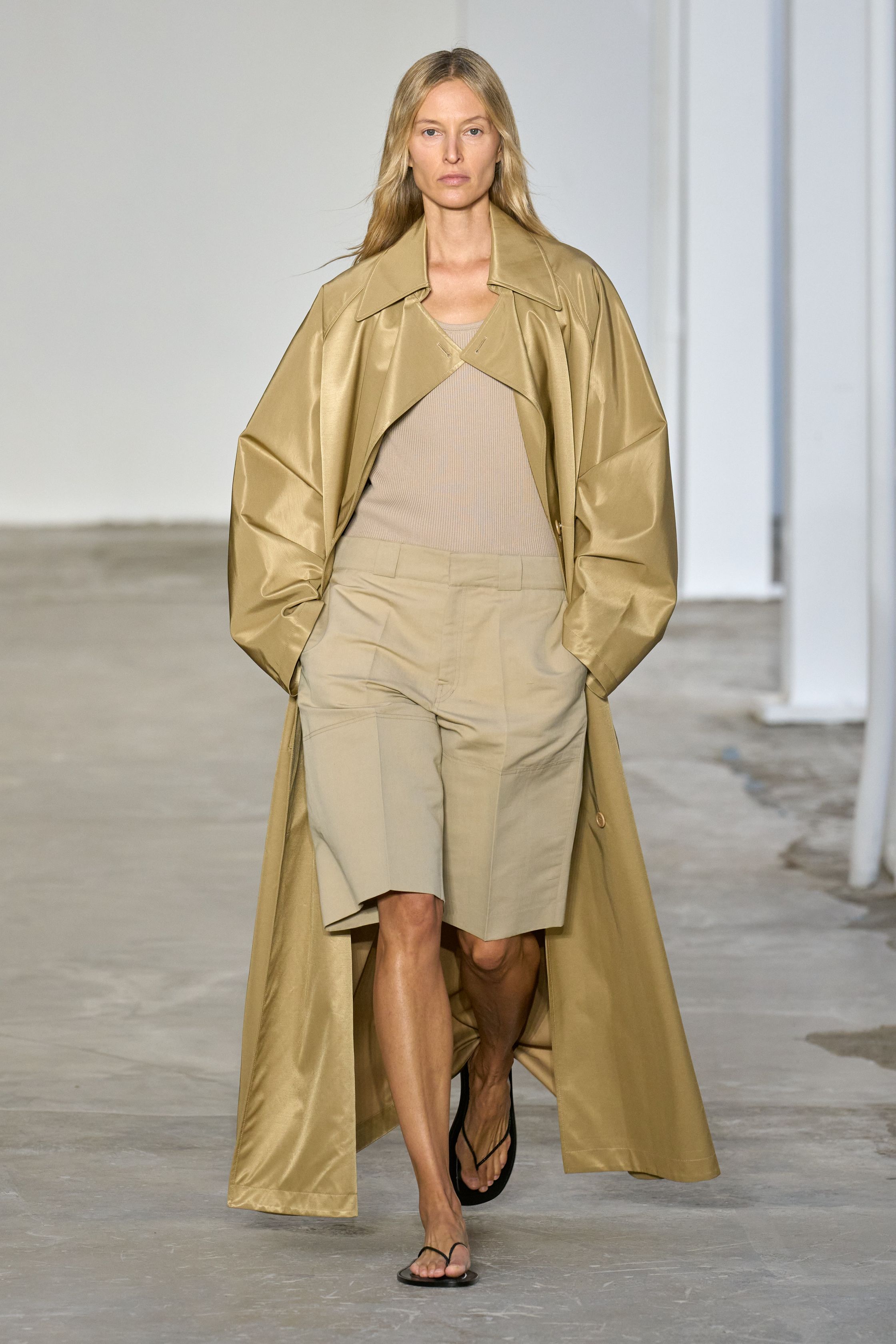 Чем запомнились Недели моды весна-лето 2026 в Нью-Йорке и Лондоне. Хайлайты будущего сезона (фото 43)