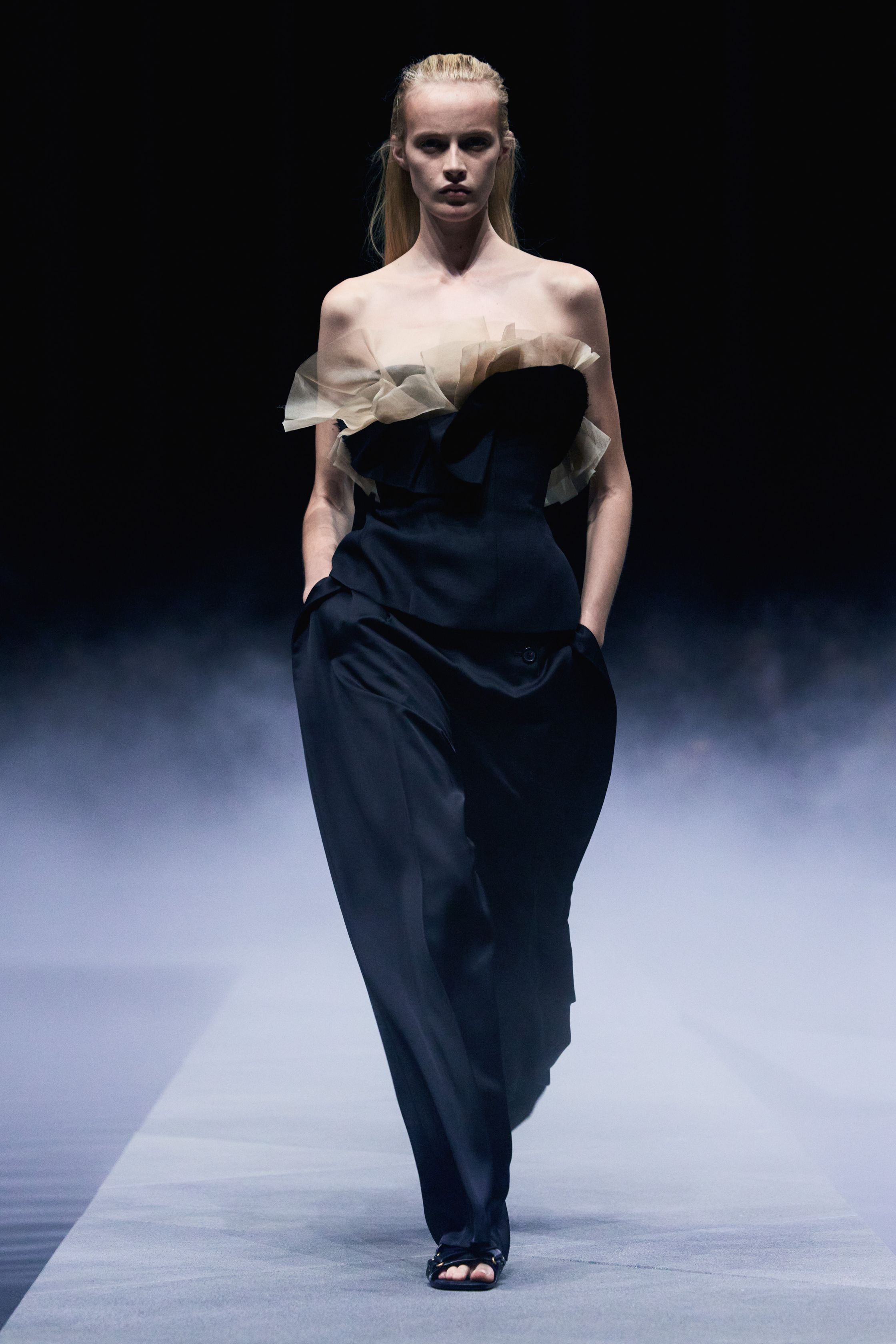 Чем запомнились Недели моды весна-лето 2026 в Нью-Йорке и Лондоне. Хайлайты будущего сезона (фото 51)