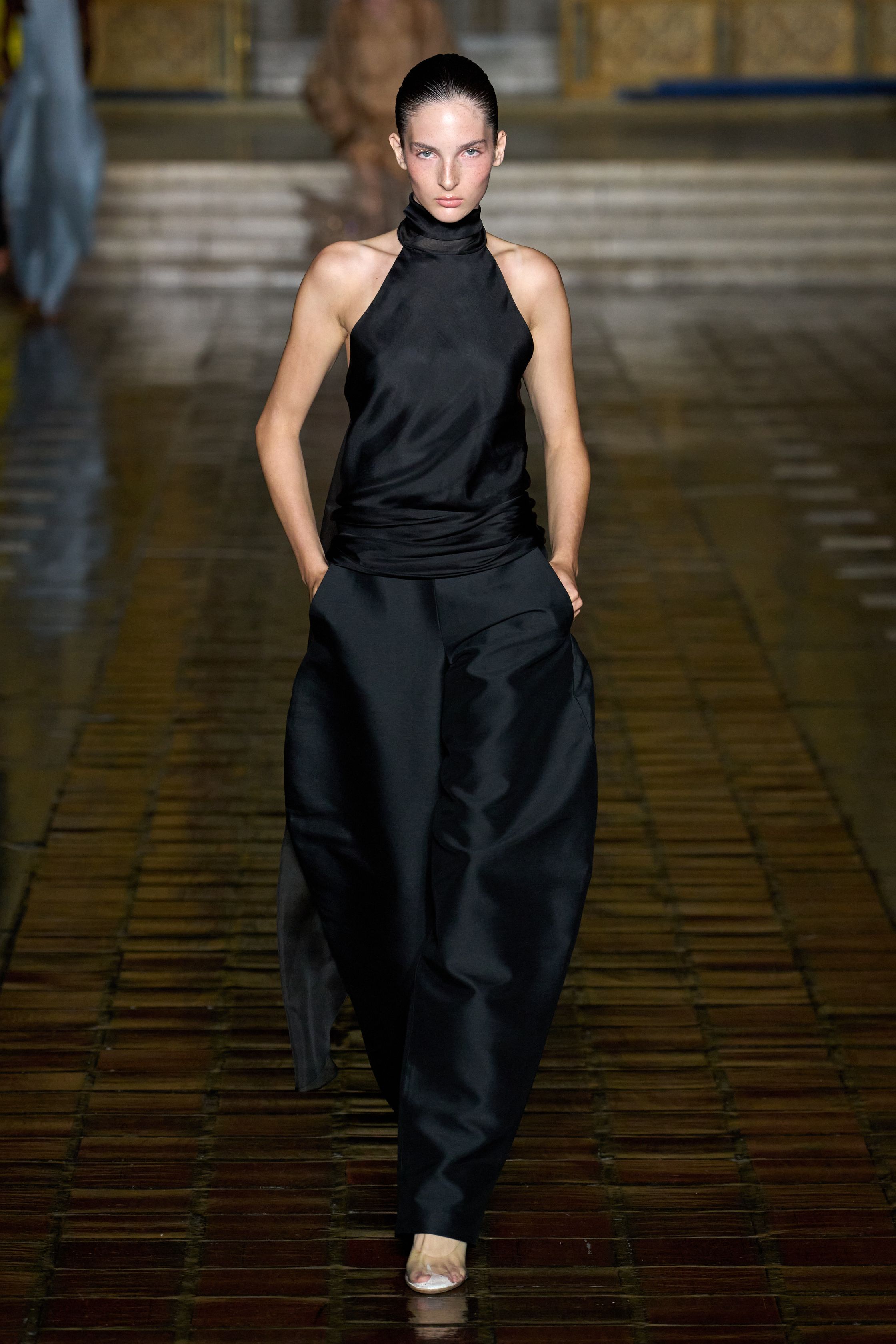 Чем запомнились Недели моды весна-лето 2026 в Нью-Йорке и Лондоне. Хайлайты будущего сезона (фото 52)