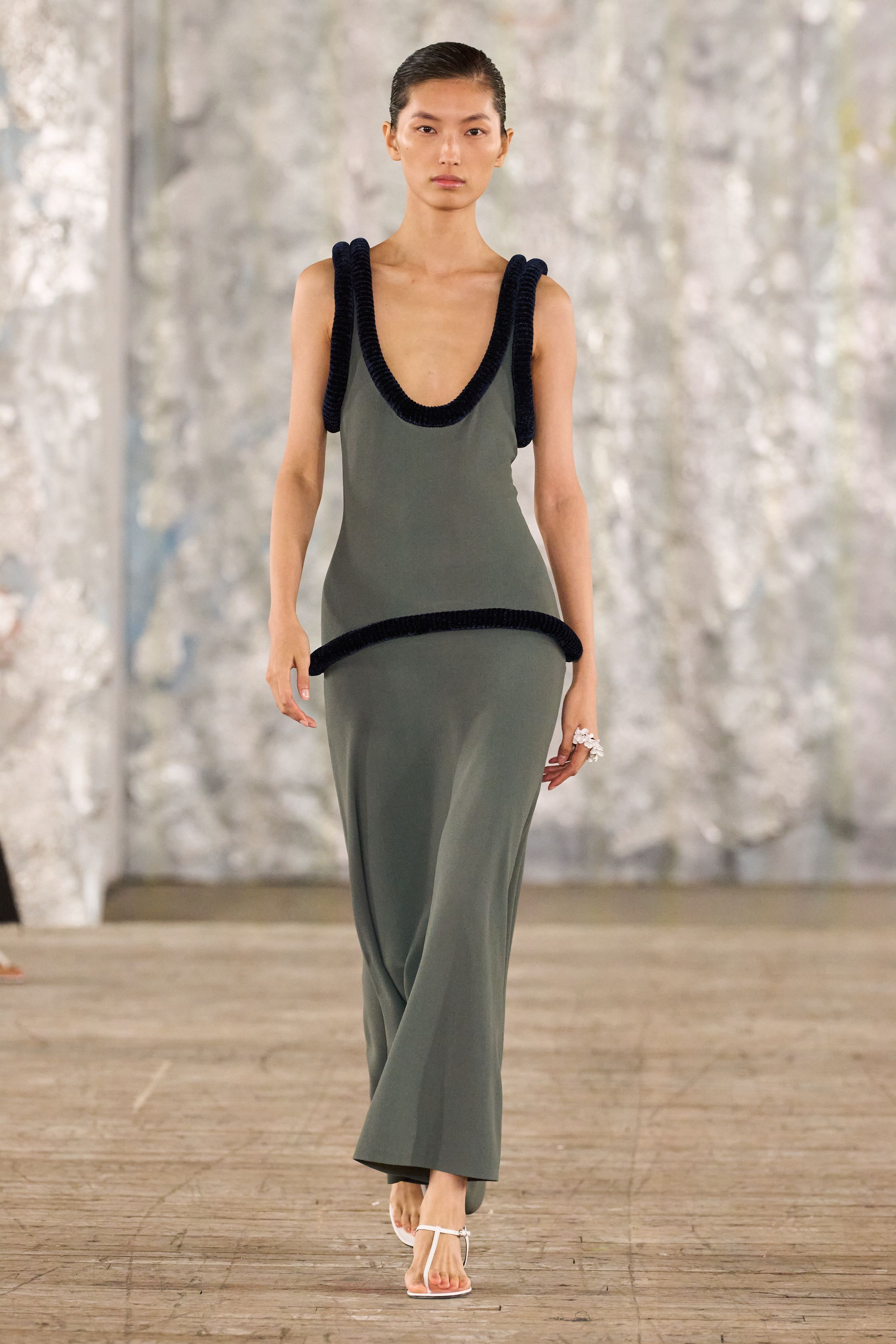 Чем запомнились Недели моды весна-лето 2026 в Нью-Йорке и Лондоне. Хайлайты будущего сезона (фото 55)