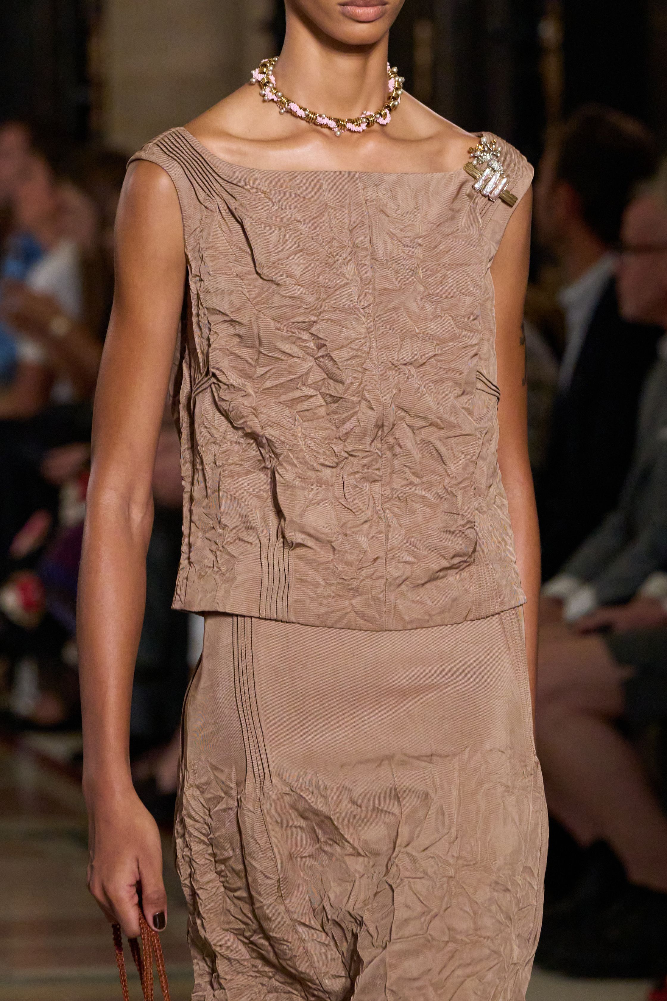 Чем запомнились Недели моды весна-лето 2026 в Нью-Йорке и Лондоне. Хайлайты будущего сезона (фото 58)