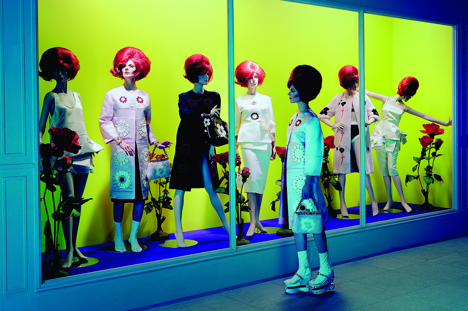 Модная действительность: что смотреть на выставке «Все на улицу!» в Галерее Люмьер — выбор BURO. (фото 11)