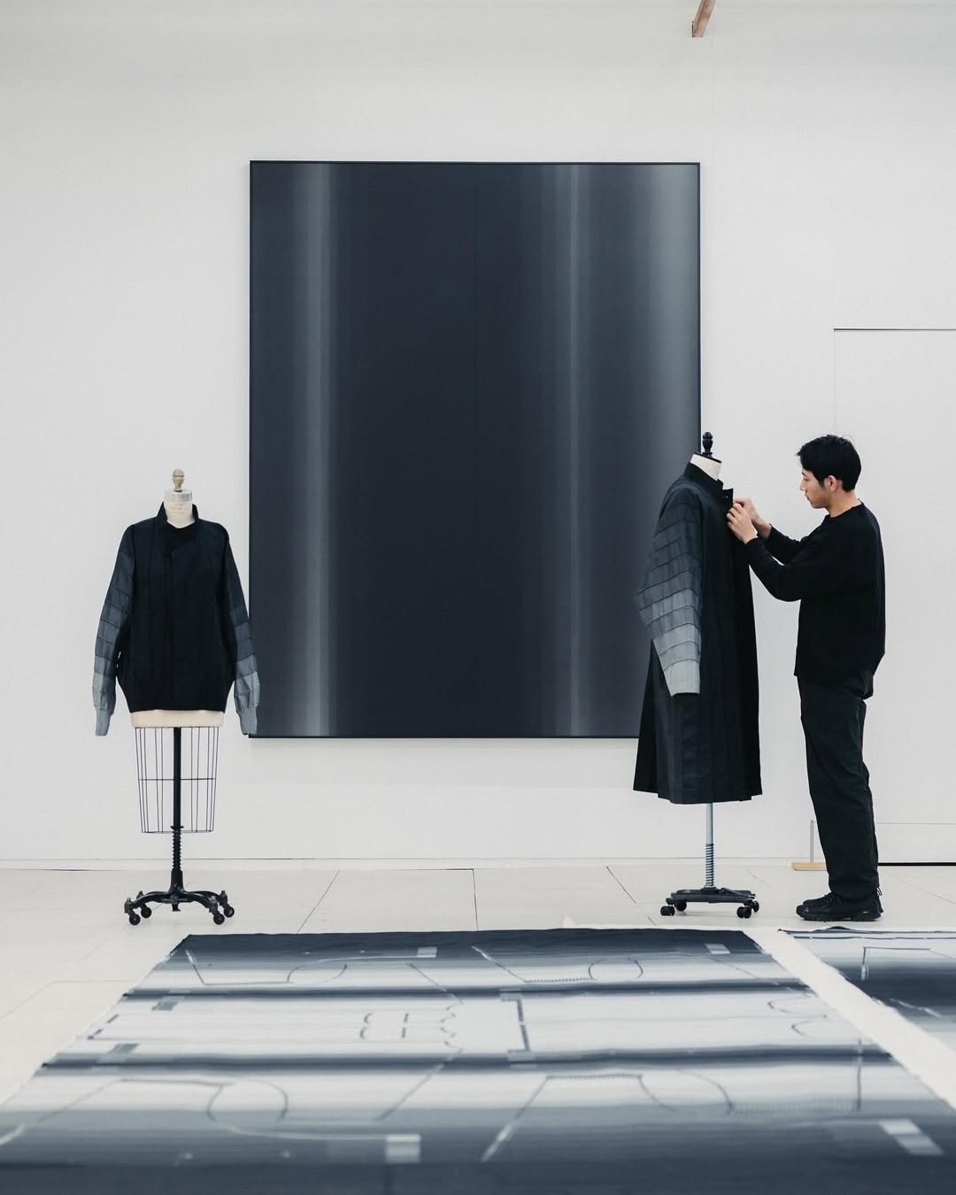 Бренд A-Poc Able Issey Miyake и художник Юджин Кангава откроют выставку (фото 1)