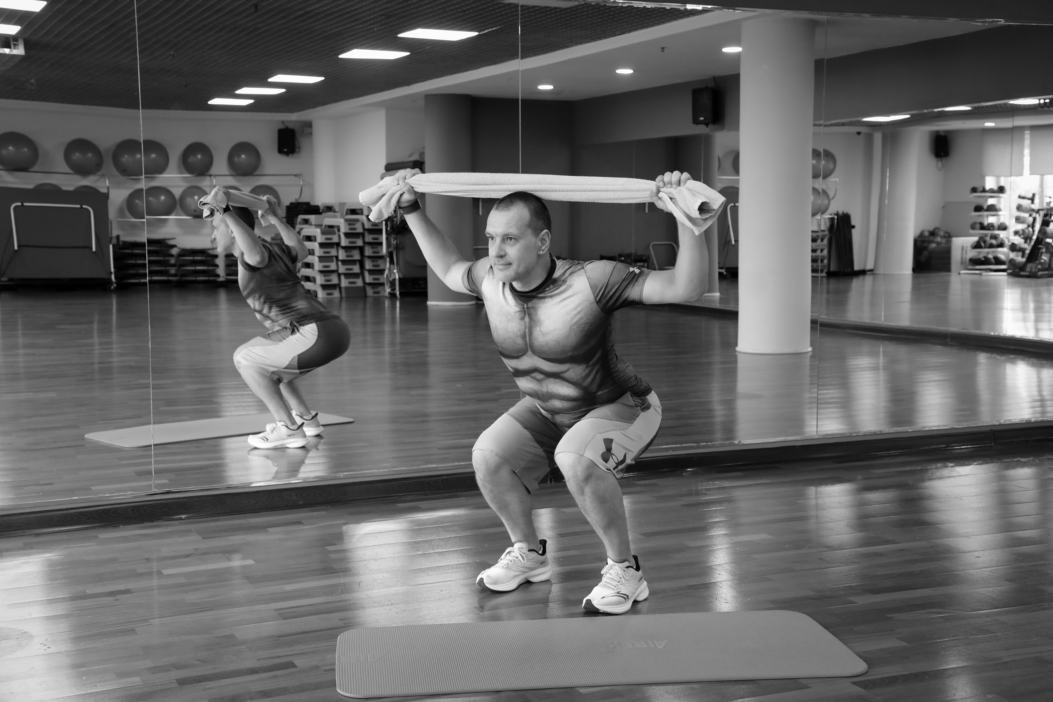 Как заниматься фитнесом, используя подручные средства? Показывает эксперт (фото 2)