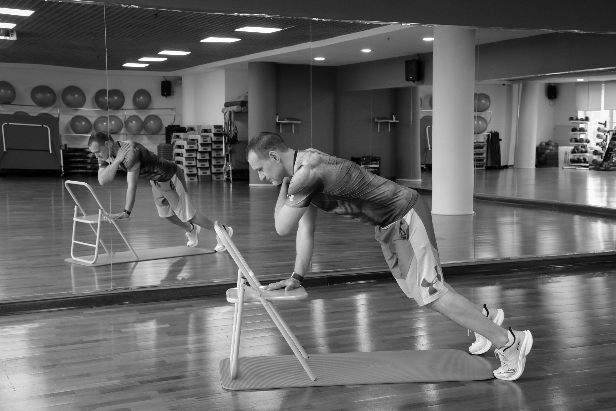 Как заниматься фитнесом, используя подручные средства? Показывает эксперт (фото 6)