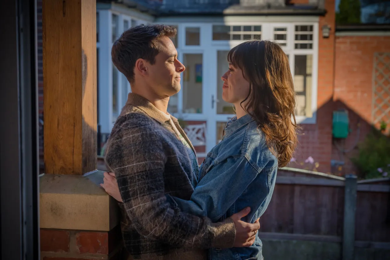 Вышел трейлер сериала «Киноклуб» с Эйми Лу Вуд (фото 6)