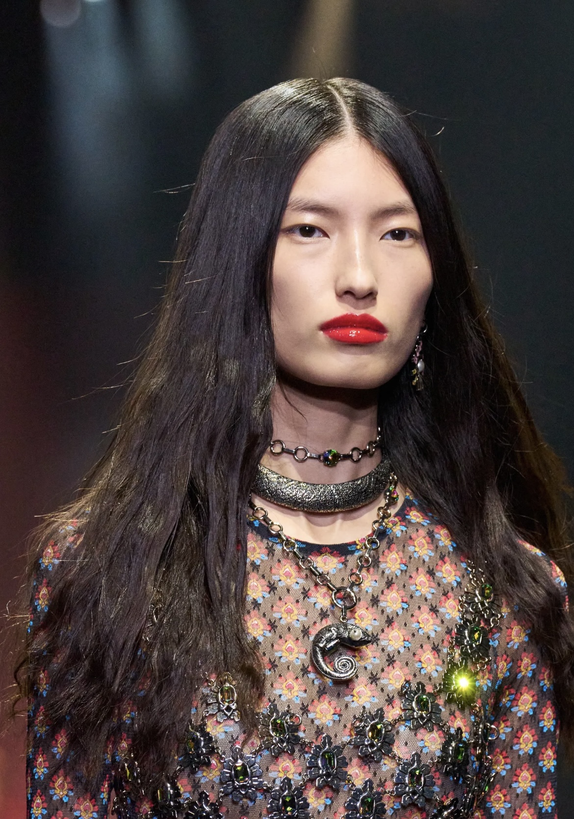 Перья на бровях и укладки «как из пены морской»: бьюти-тренды Недели моды в Милане (фото 5)