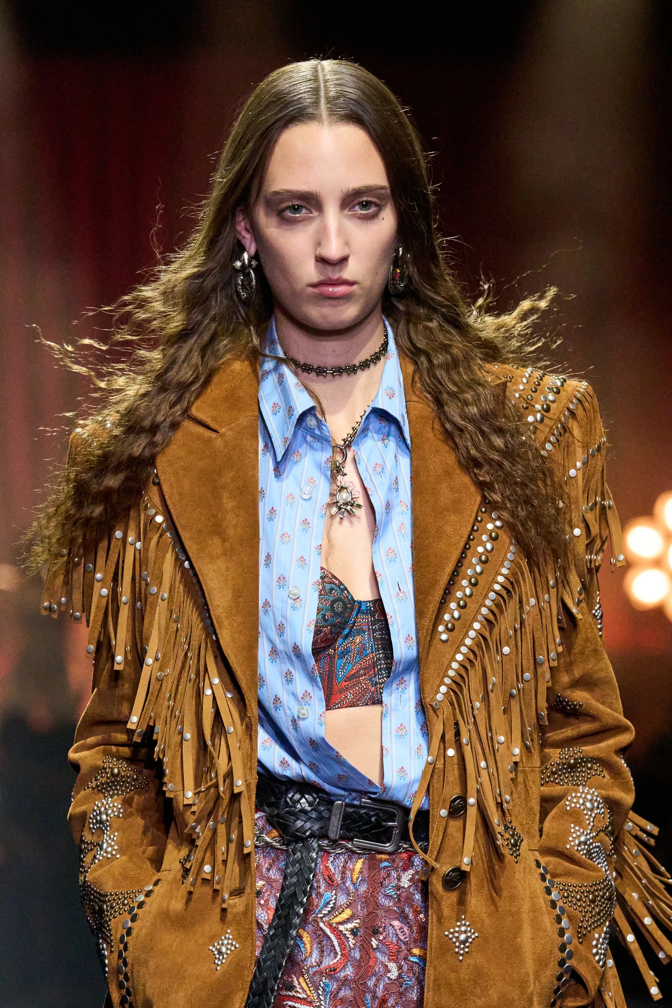 Оранжевый, бельевая эстетика и колорблокинг: Неделя моды в Милане весна-лето 2026 в макро- и микротрендах (фото 46)