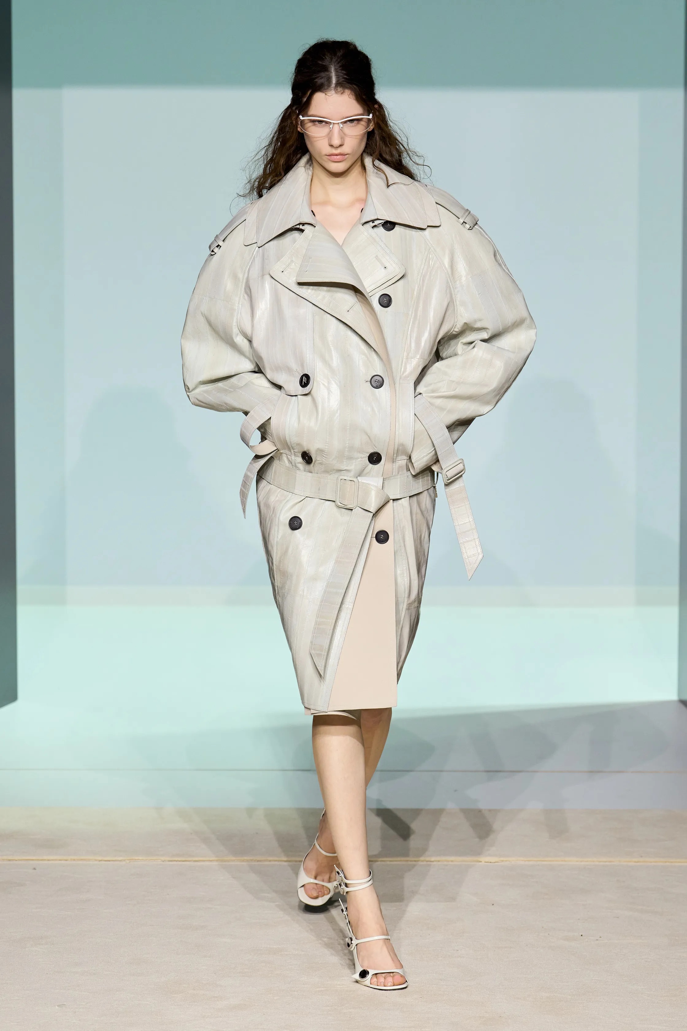 Оранжевый, бельевая эстетика и колорблокинг: Неделя моды в Милане весна-лето 2026 в макро- и микротрендах (фото 51)