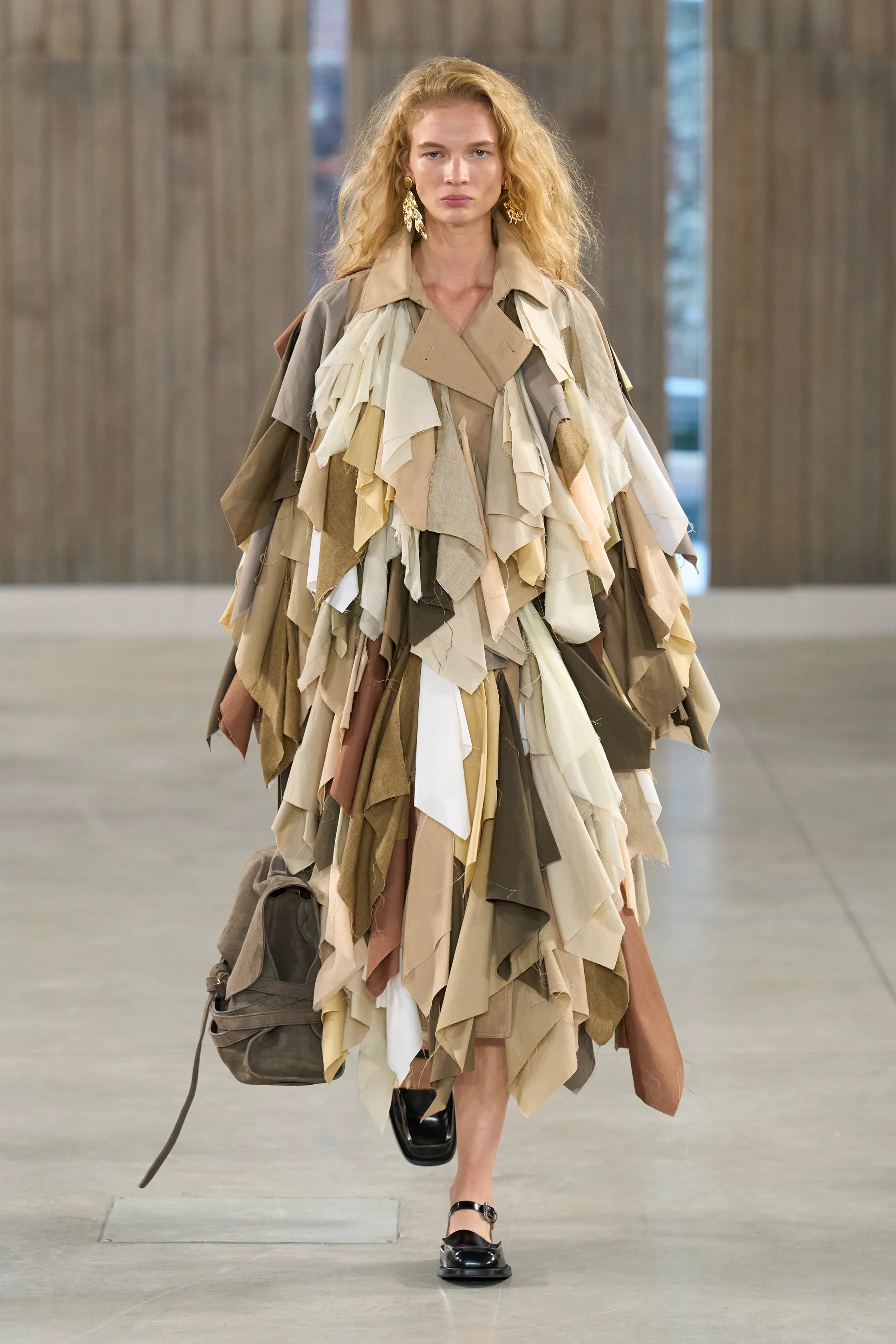 Оранжевый, бельевая эстетика и колорблокинг: Неделя моды в Милане весна-лето 2026 в макро- и микротрендах (фото 52)