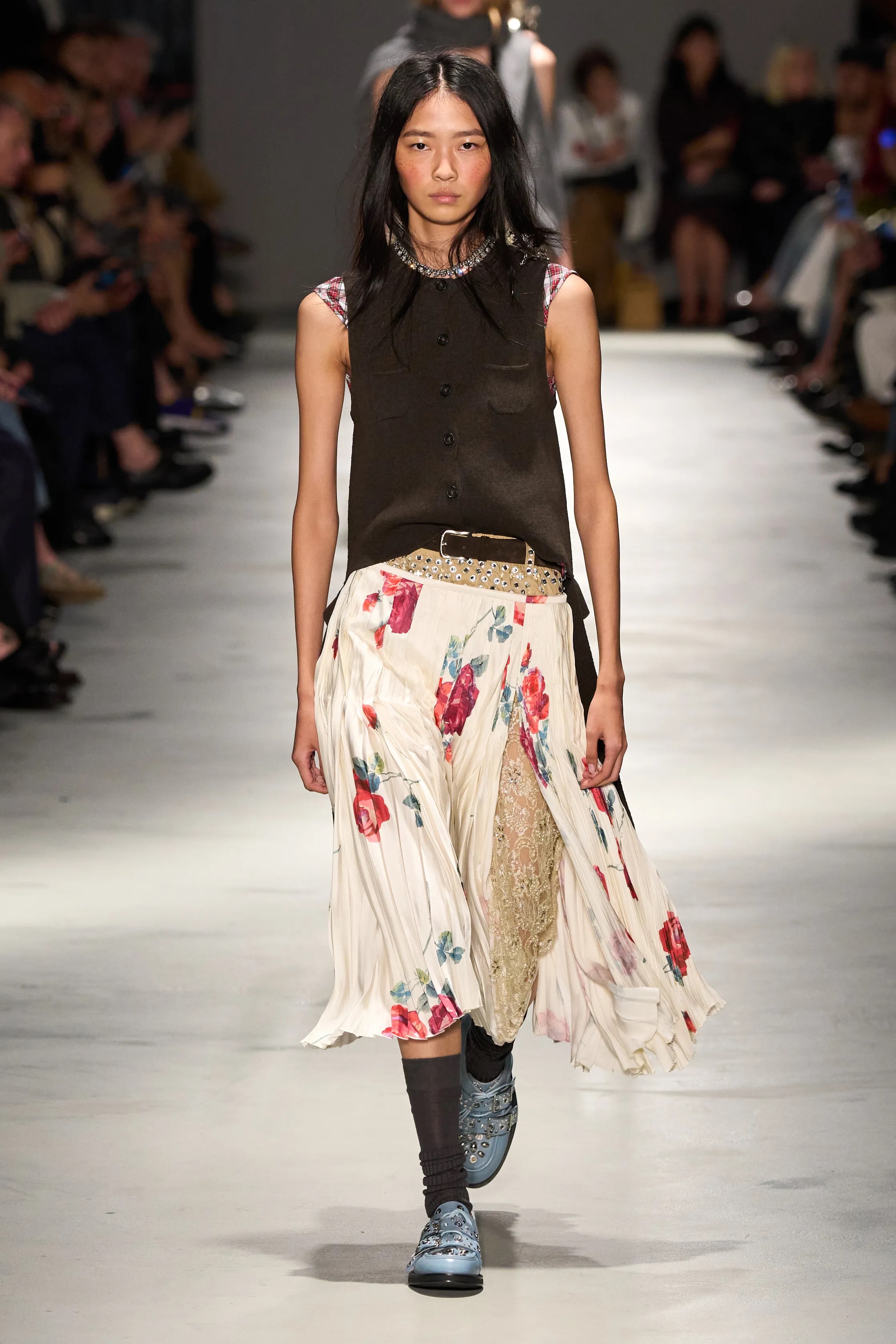 Оранжевый, бельевая эстетика и колорблокинг: Неделя моды в Милане весна-лето 2026 в макро- и микротрендах (фото 60)