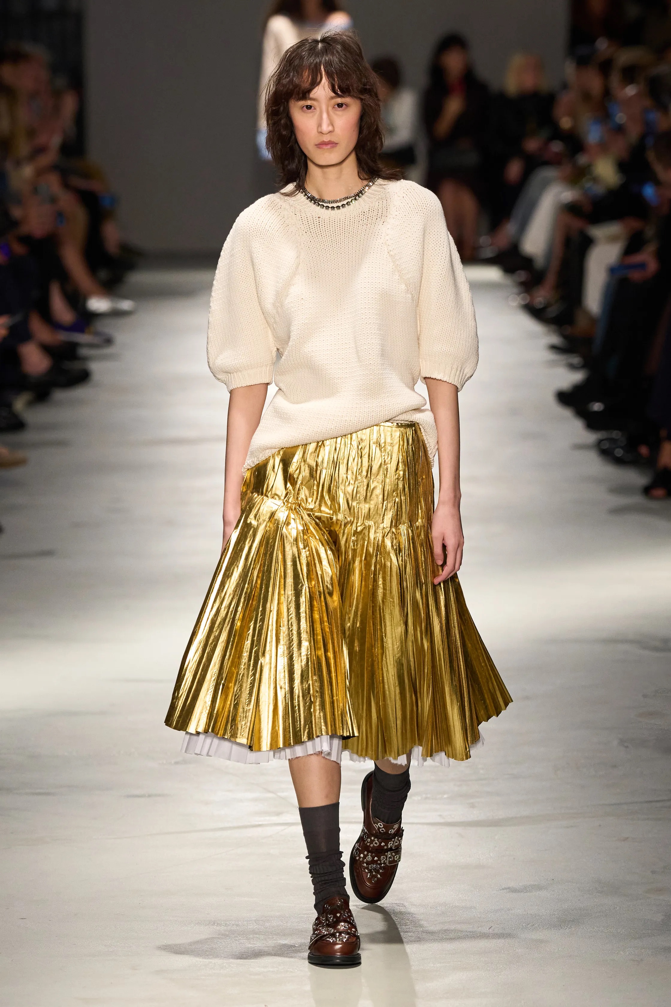 Оранжевый, бельевая эстетика и колорблокинг: Неделя моды в Милане весна-лето 2026 в макро- и микротрендах (фото 86)