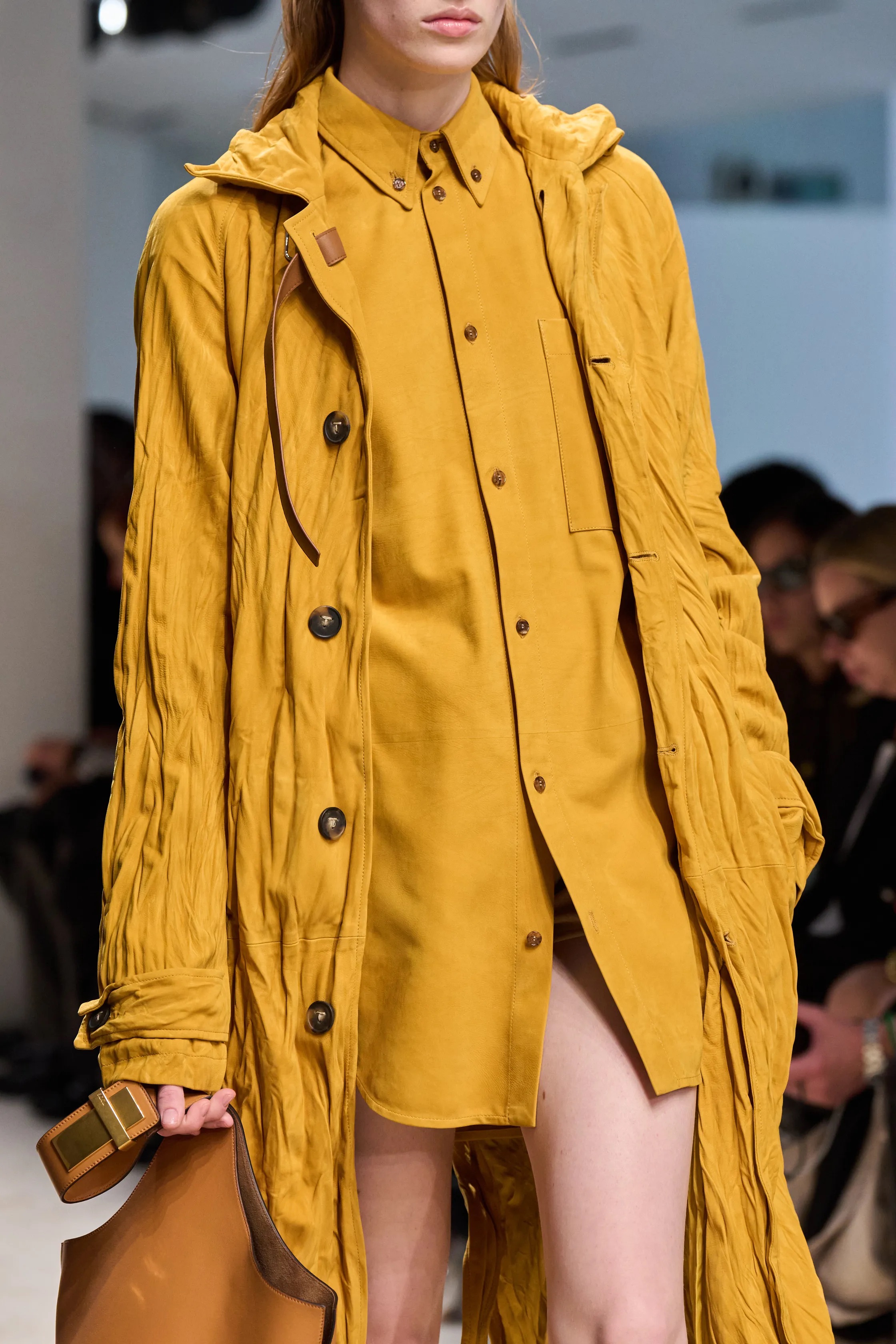 Оранжевый, бельевая эстетика и колорблокинг: Неделя моды в Милане весна-лето 2026 в макро- и микротрендах (фото 100)