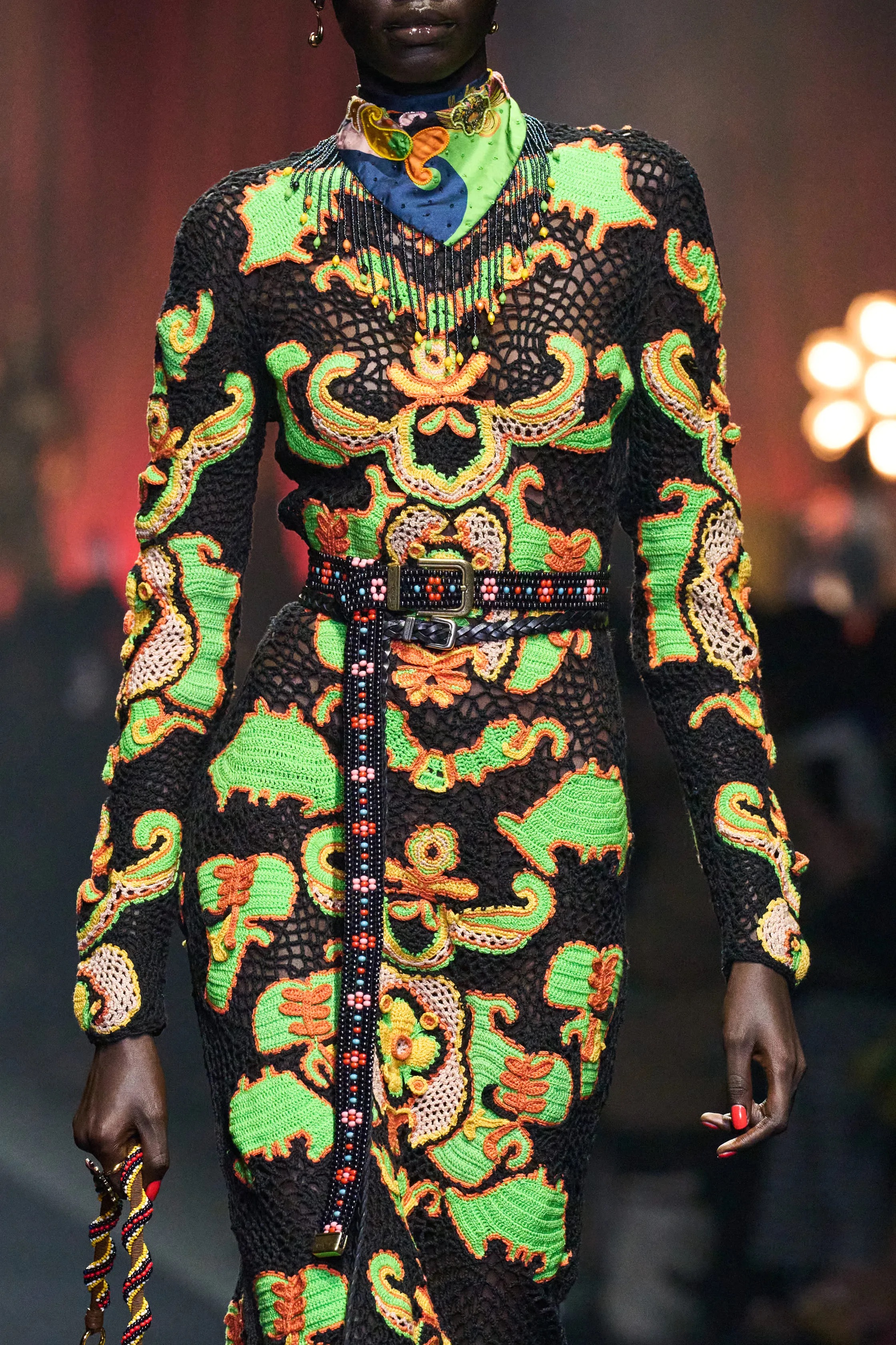 Оранжевый, бельевая эстетика и колорблокинг: Неделя моды в Милане весна-лето 2026 в макро- и микротрендах (фото 103)