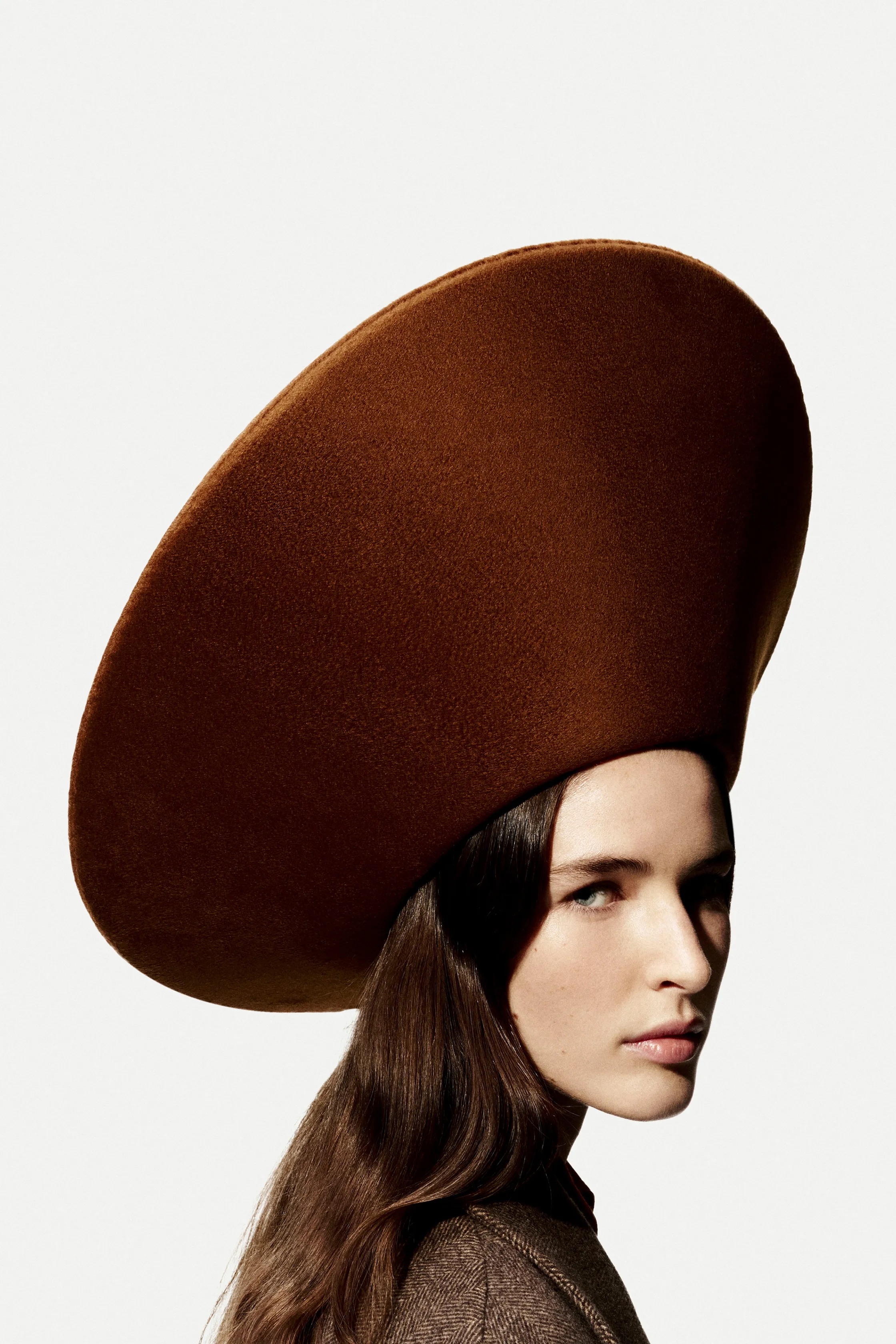 Оранжевый, бельевая эстетика и колорблокинг: Неделя моды в Милане весна-лето 2026 в макро- и микротрендах (фото 121)