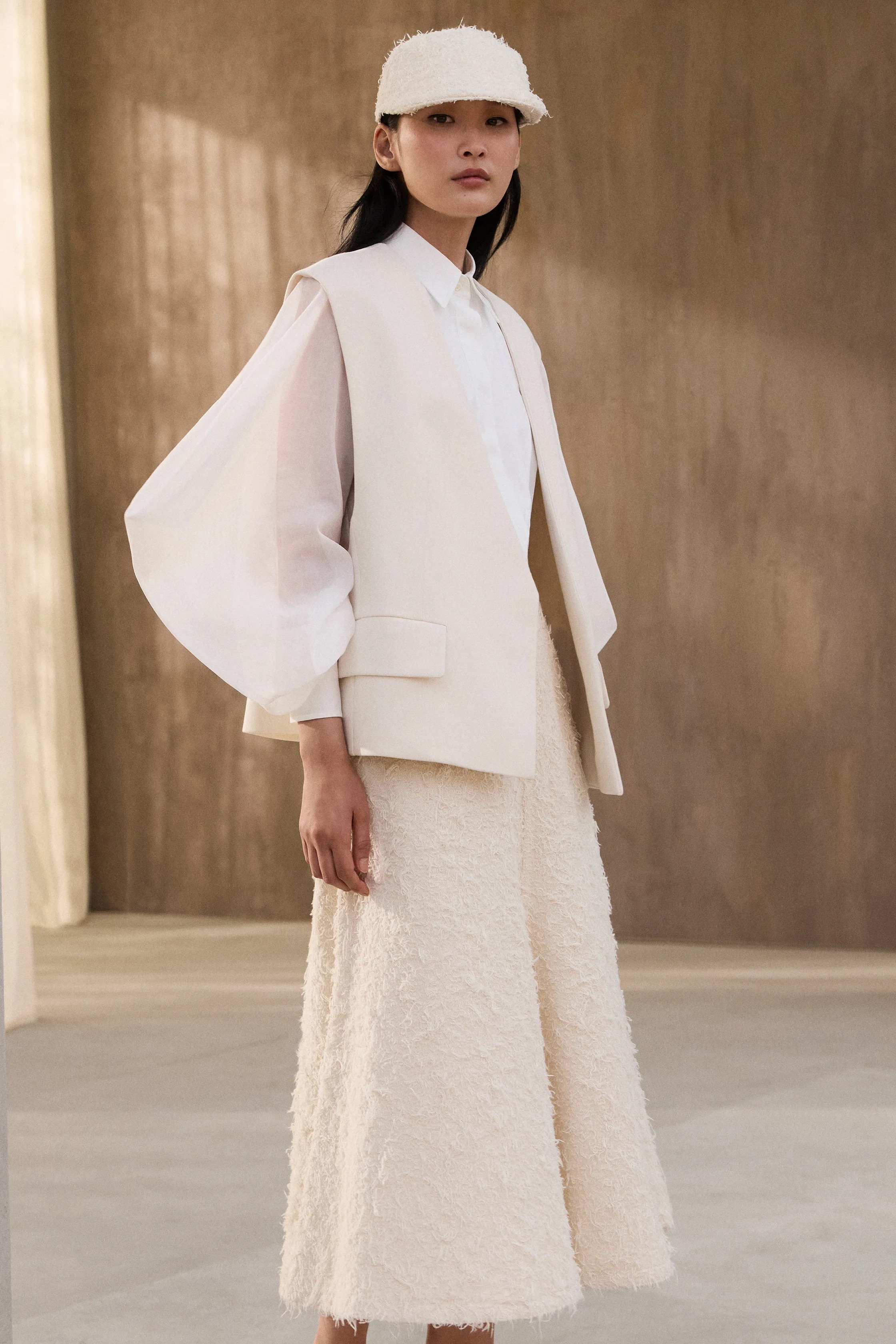 Оранжевый, бельевая эстетика и колорблокинг: Неделя моды в Милане весна-лето 2026 в макро- и микротрендах (фото 21)