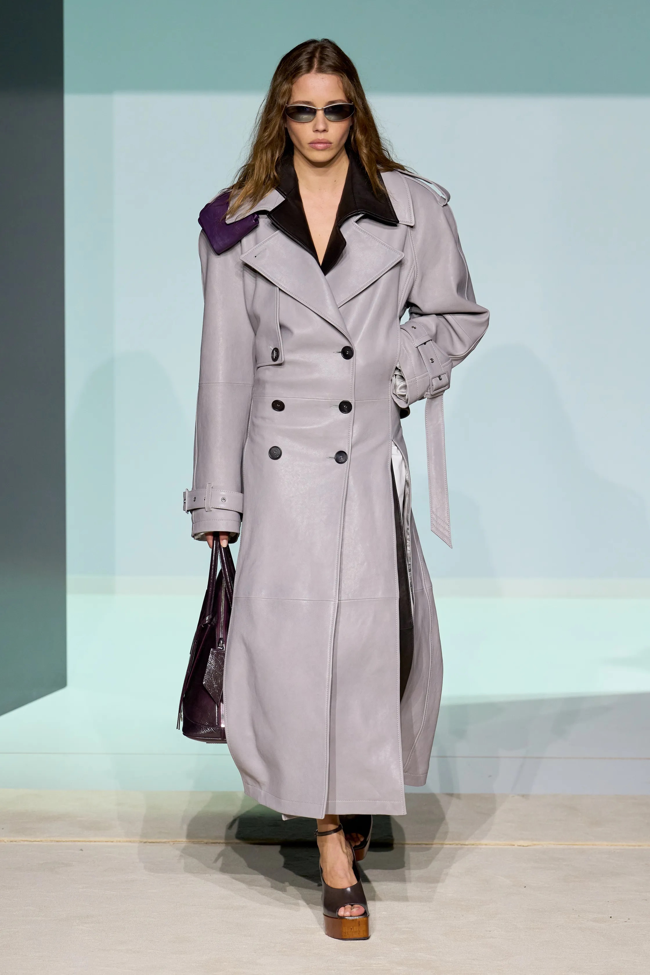 Оранжевый, бельевая эстетика и колорблокинг: Неделя моды в Милане весна-лето 2026 в макро- и микротрендах (фото 66)