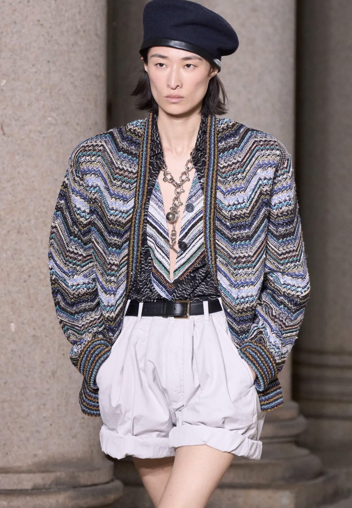 Перья на бровях и укладки «как из пены морской»: бьюти-тренды Недели моды в Милане (фото 7)