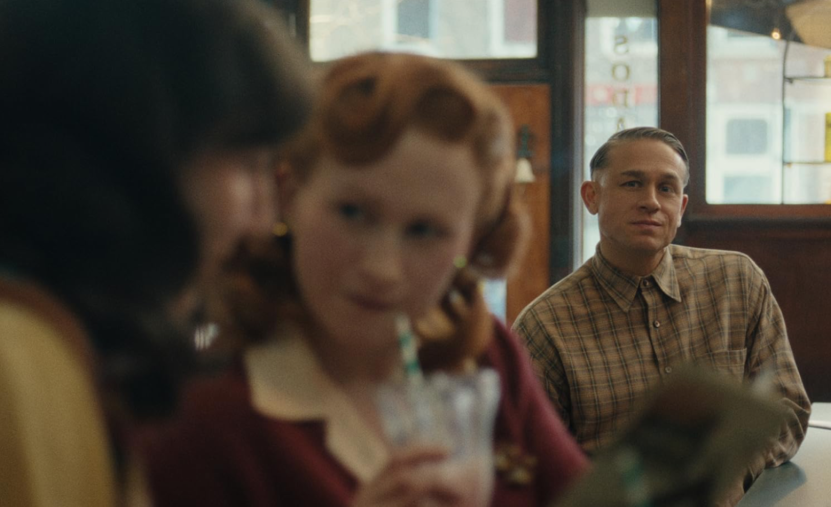 «Никто этого не хочет», «Мэгре» и «Ведьмак»: какие сериалы смотреть в октябре (фото 2)