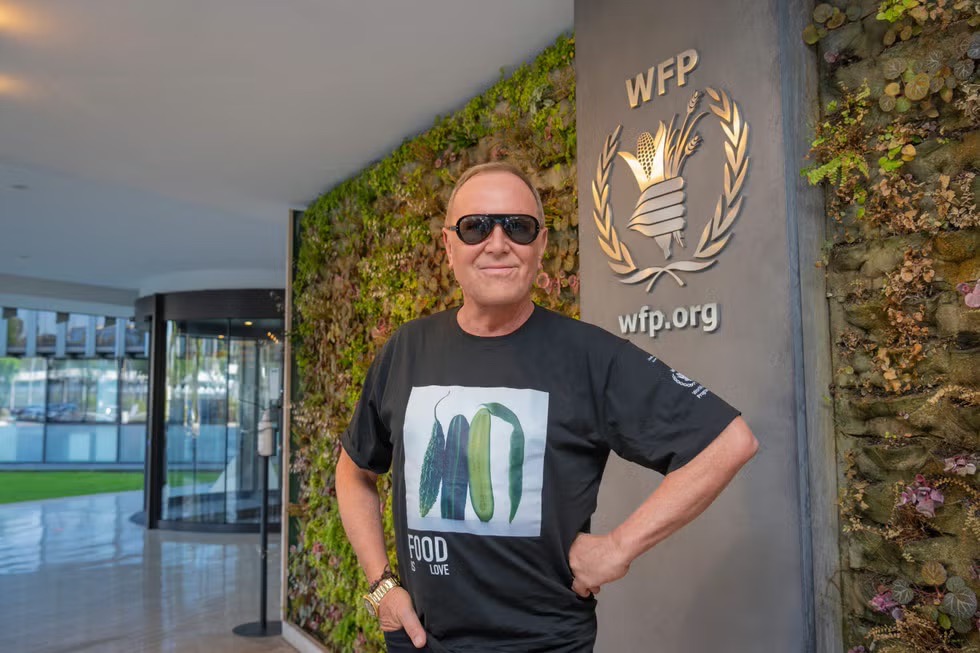 Майкл Корс разработал футболки в поддержку Всемирной продовольственной программы (фото 2)