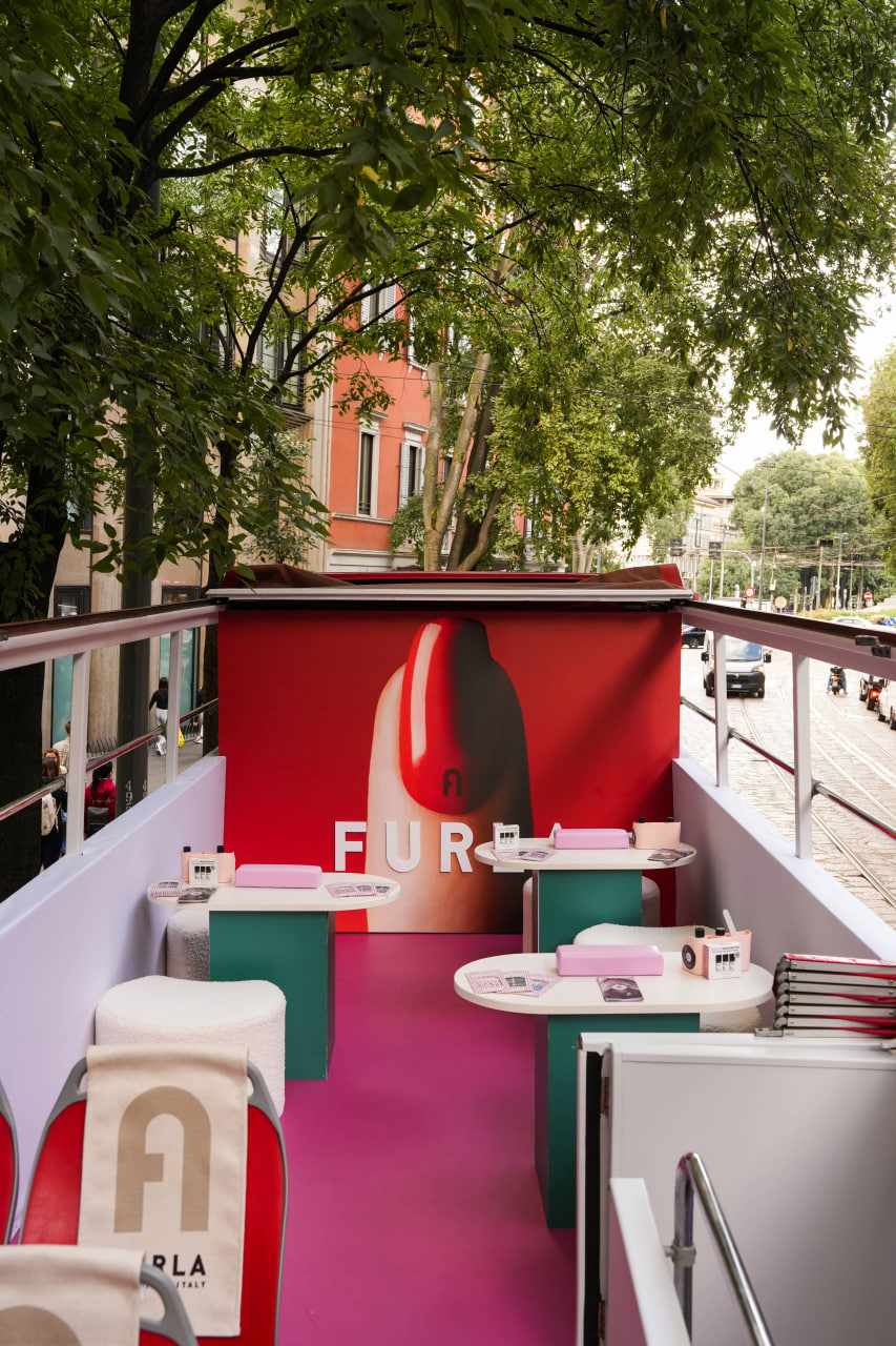 Бренд Furla представил передвижной бьюти-салон Iride Nail Bar (фото 2)