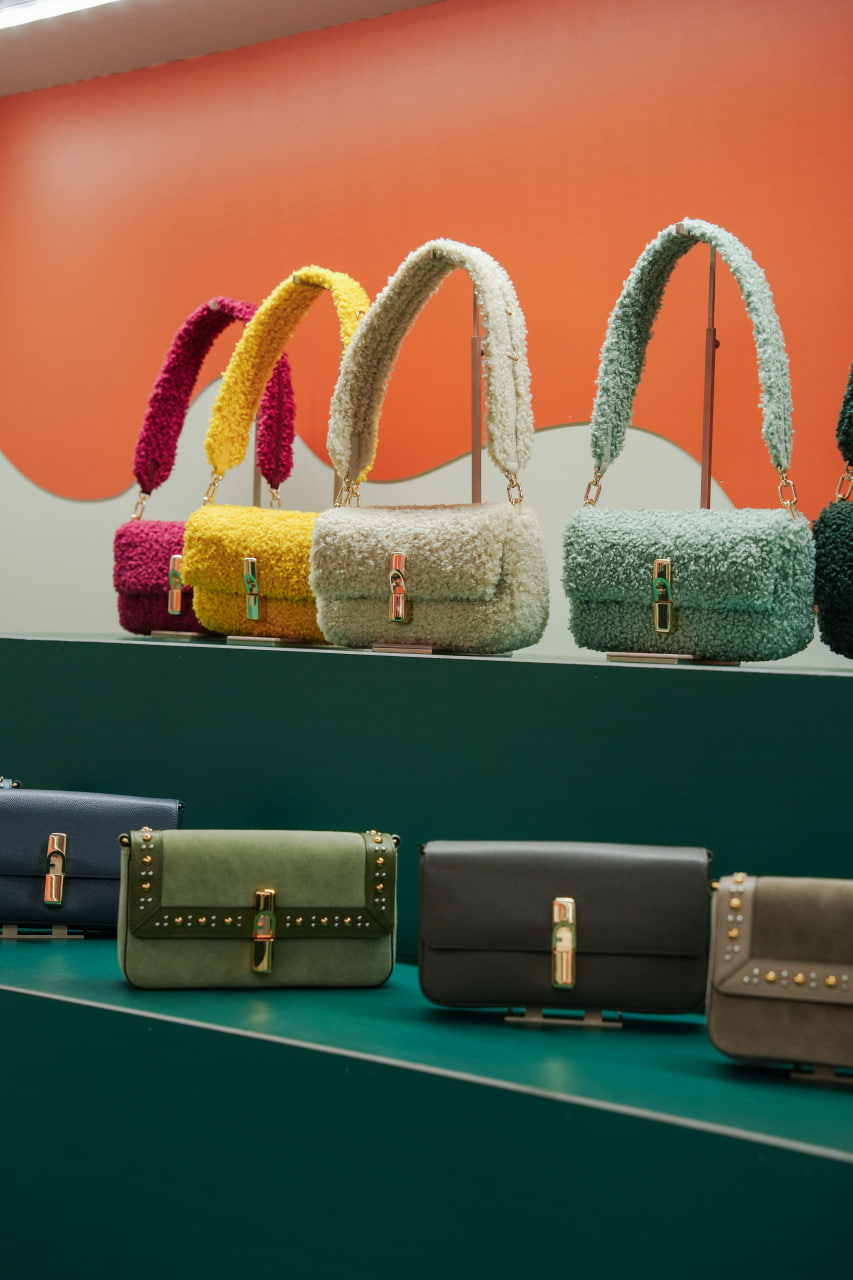 Бренд Furla представил передвижной бьюти-салон Iride Nail Bar (фото 7)