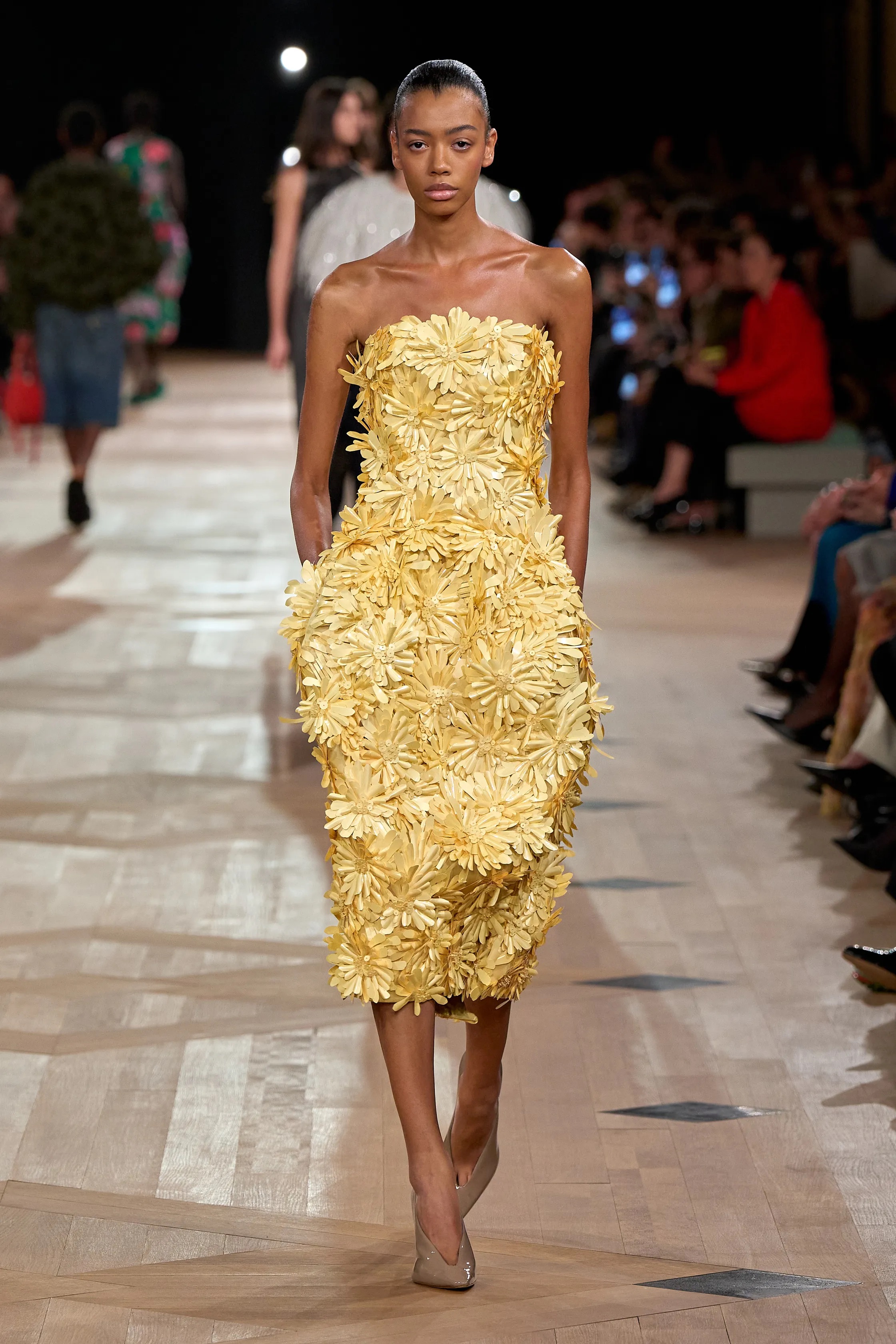 «Взболтать, но не смешивать»: Ольга Карпуть — о дебютной коллекции Пьерпаоло Пиччоли для Balenciaga (фото 3)