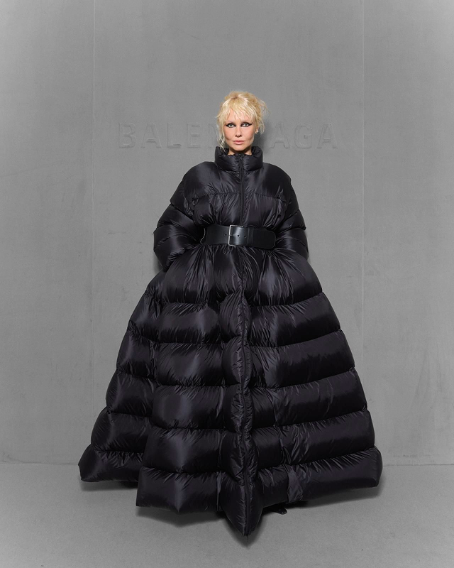 «Взболтать, но не смешивать»: Ольга Карпуть — о дебютной коллекции Пьерпаоло Пиччоли для Balenciaga (фото 6)