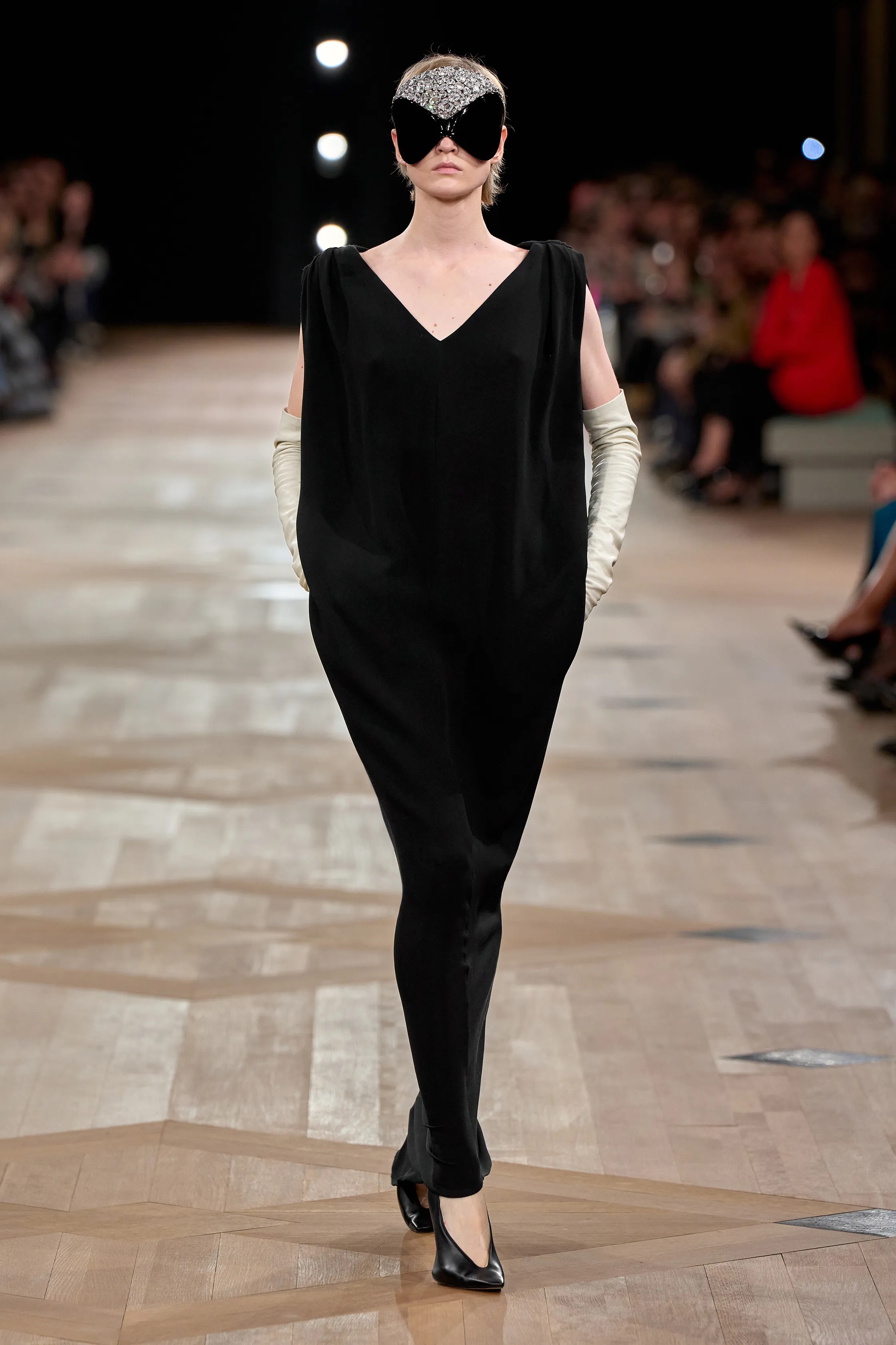 «Взболтать, но не смешивать»: Ольга Карпуть — о дебютной коллекции Пьерпаоло Пиччоли для Balenciaga (фото 8)