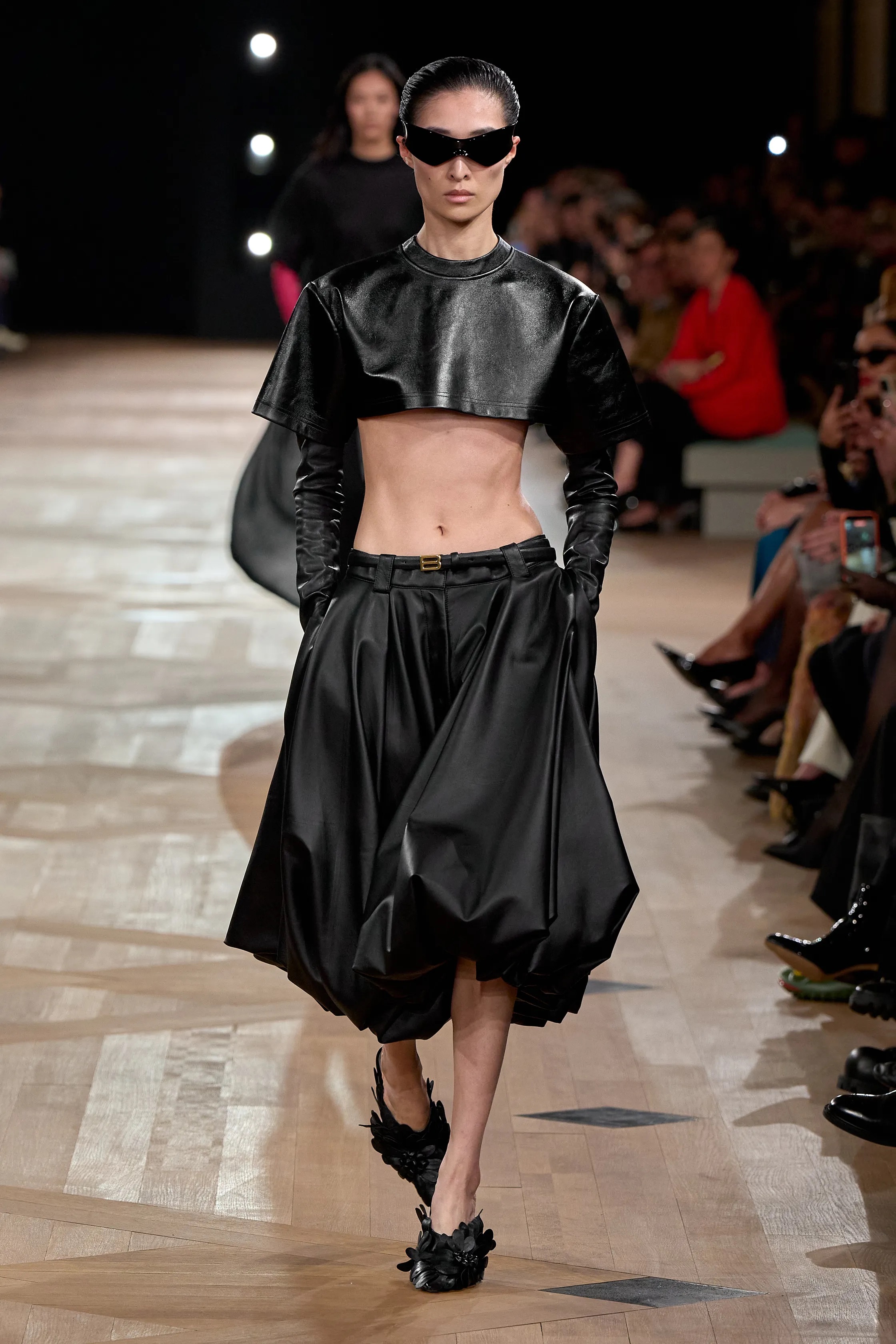 «Взболтать, но не смешивать»: Ольга Карпуть — о дебютной коллекции Пьерпаоло Пиччоли для Balenciaga (фото 10)