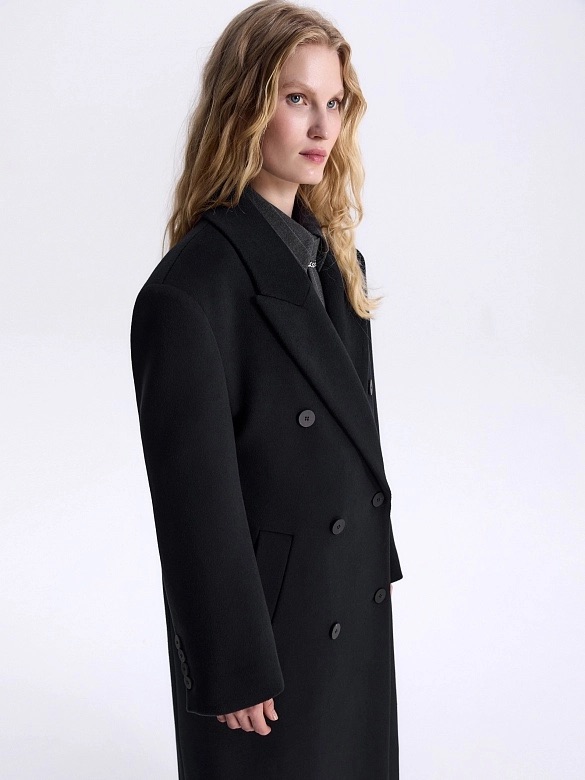 Необычные пальто и ветровки в духе Prada: верхняя одежда на осень от локальных брендов (фото 21)