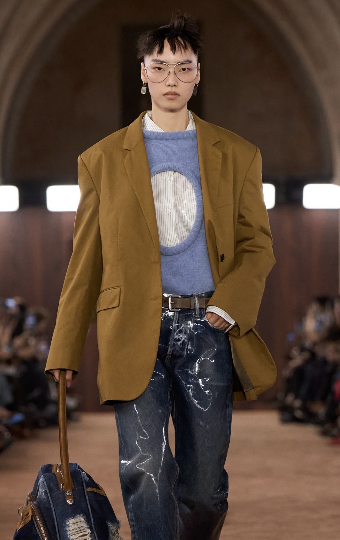 Все оттенки розового и неконвенциональные челки: бьюти-тренды Недели моды в Париже (фото 2)