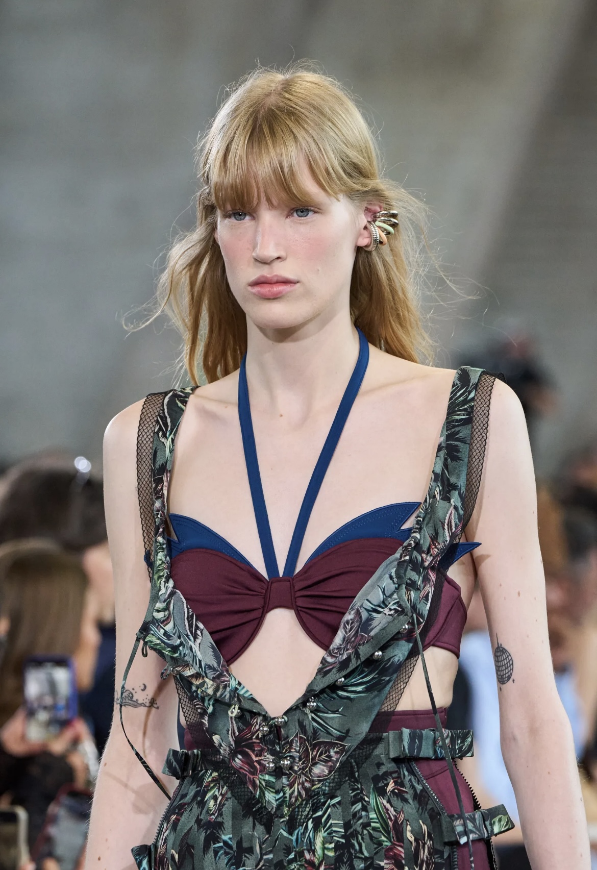 Все оттенки розового и неконвенциональные челки: бьюти-тренды Недели моды в Париже (фото 8)