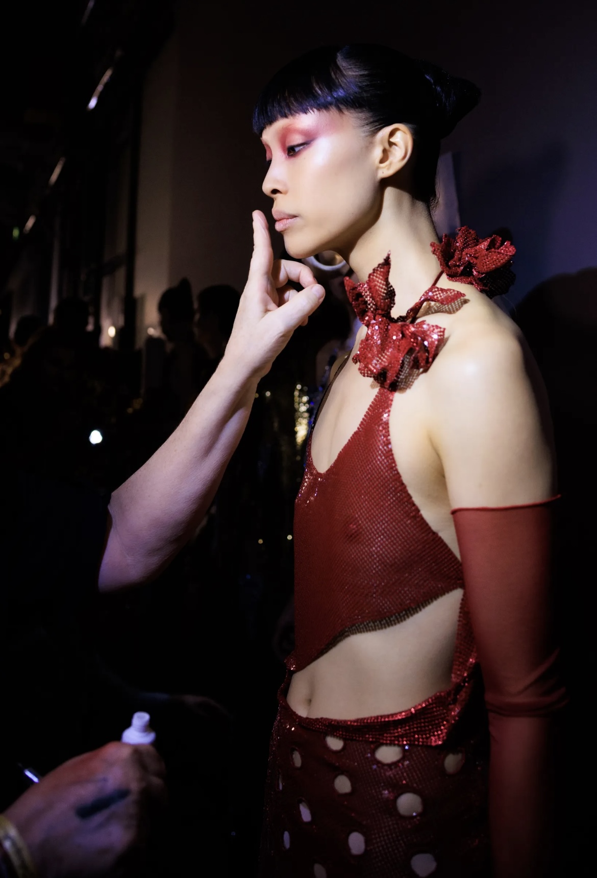 Все оттенки розового и неконвенциональные челки: бьюти-тренды Недели моды в Париже (фото 9)