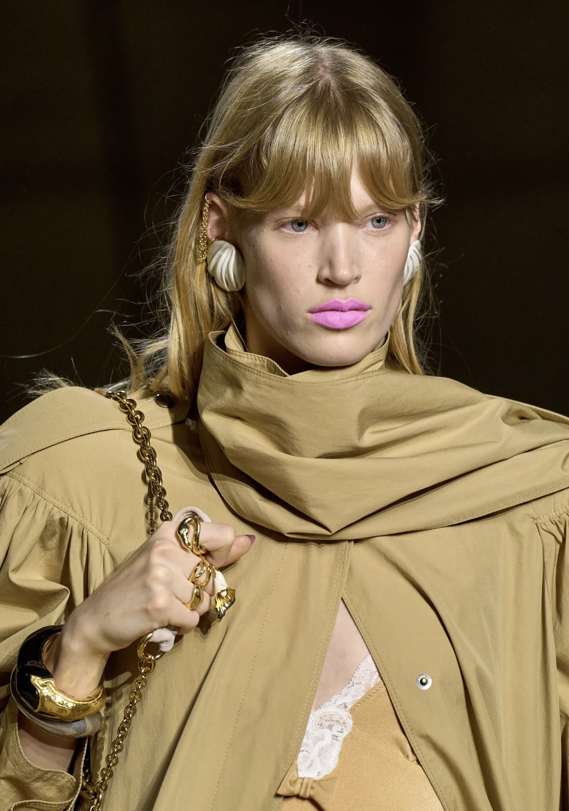 Все оттенки розового и неконвенциональные челки: бьюти-тренды Недели моды в Париже (фото 10)