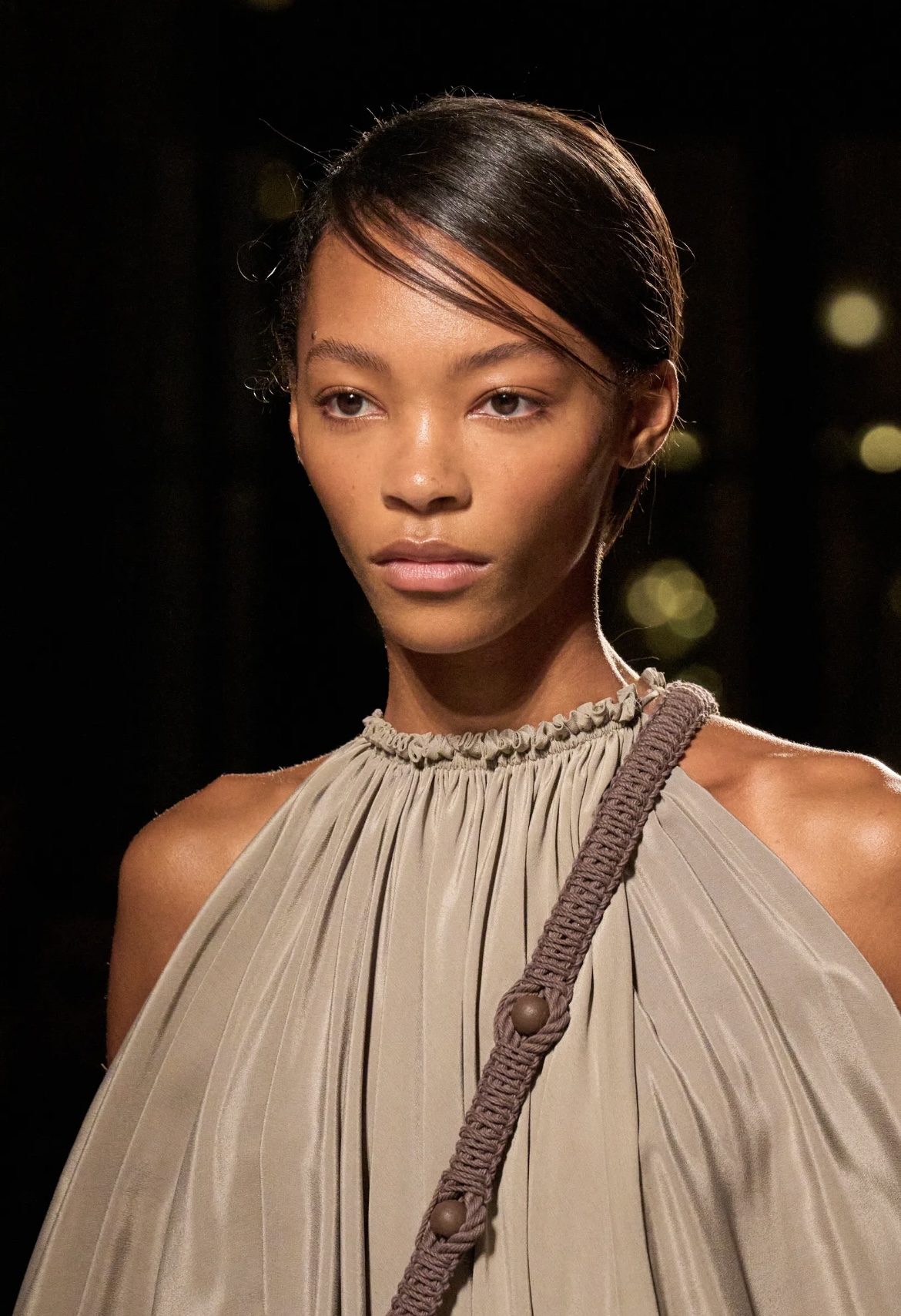 Все оттенки розового и неконвенциональные челки: бьюти-тренды Недели моды в Париже (фото 14)