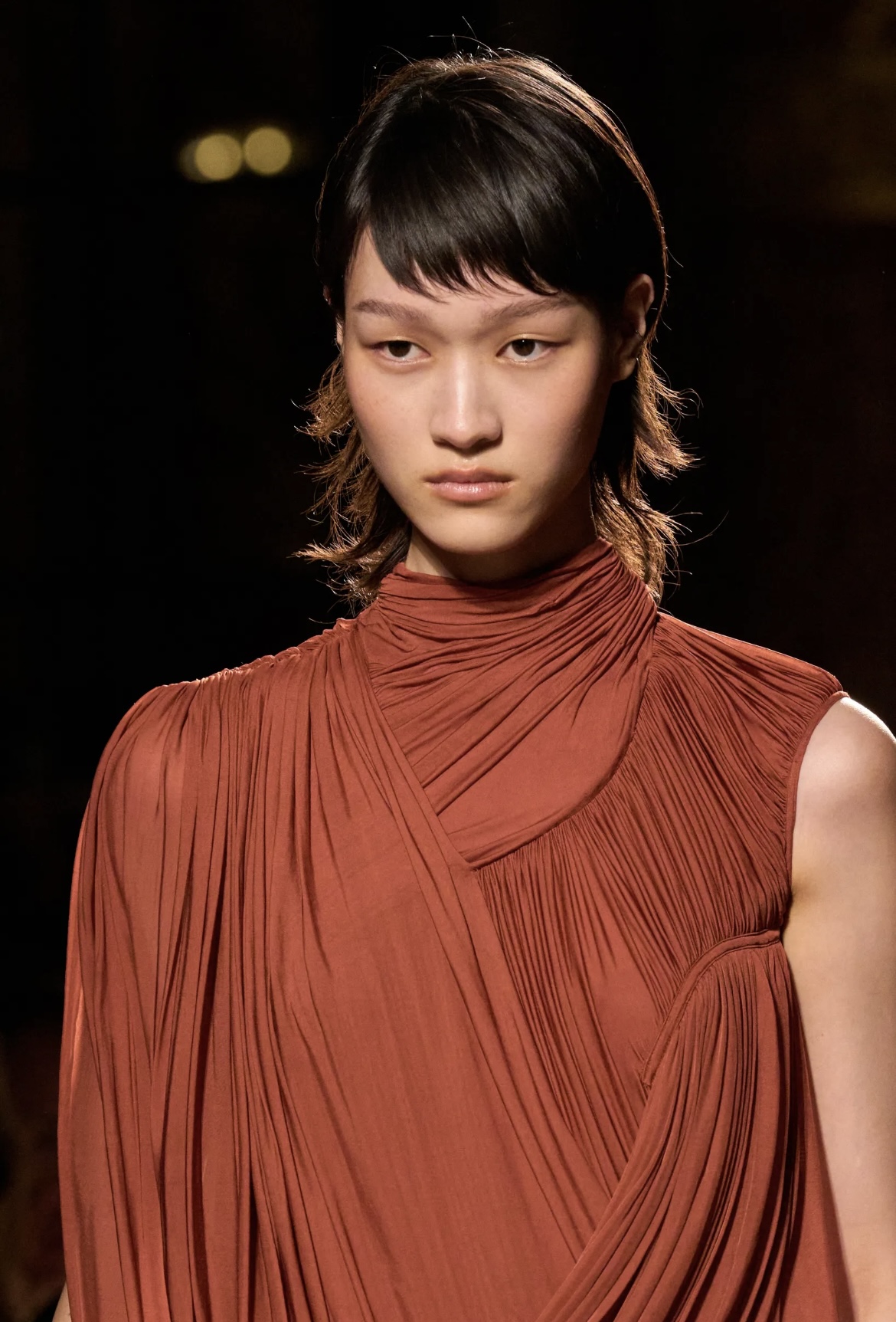 Все оттенки розового и неконвенциональные челки: бьюти-тренды Недели моды в Париже (фото 13)