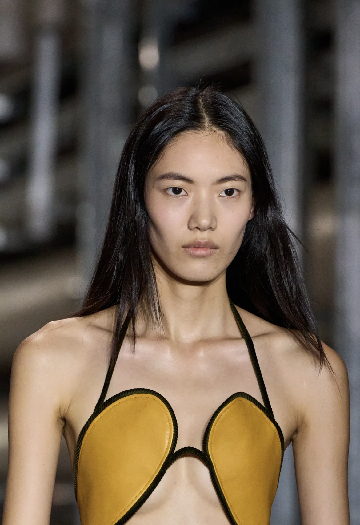 Все оттенки розового и неконвенциональные челки: бьюти-тренды Недели моды в Париже (фото 23)