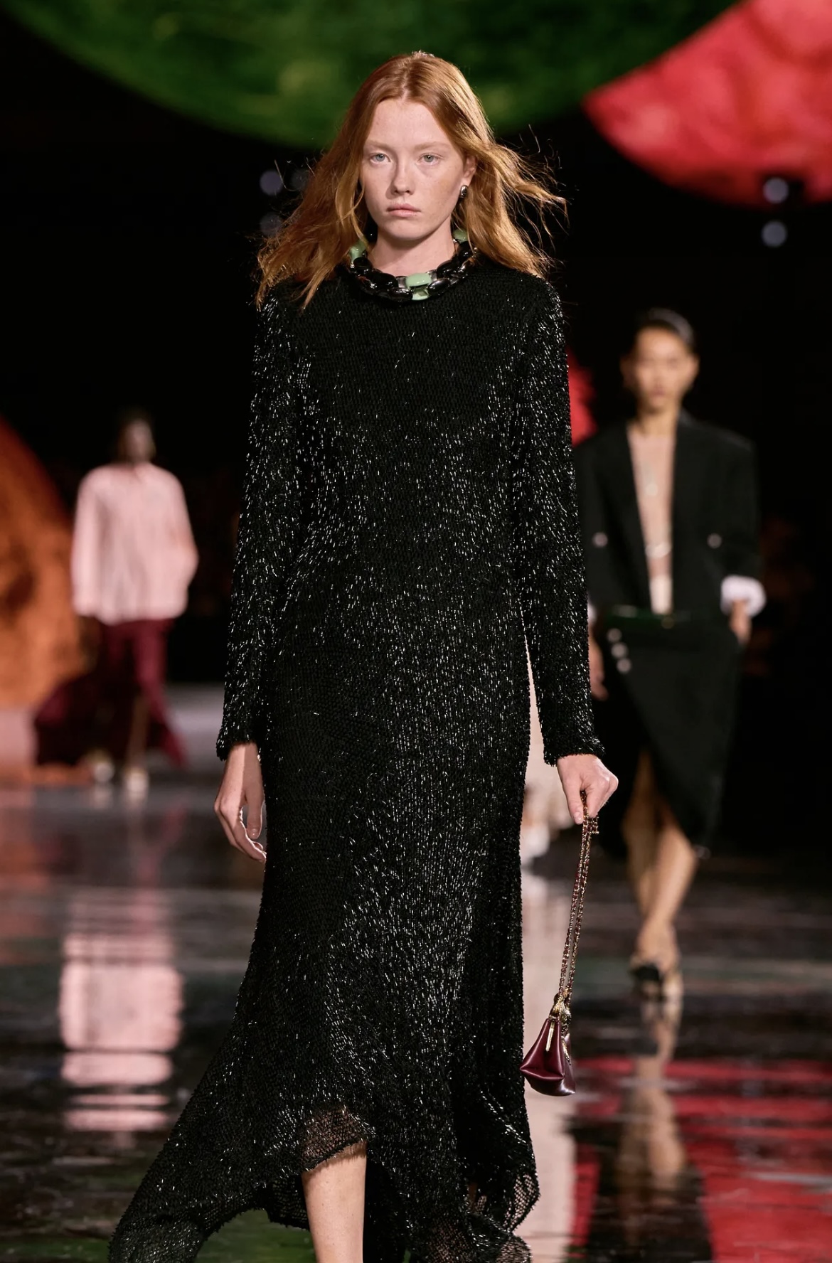 Все оттенки розового и неконвенциональные челки: бьюти-тренды Недели моды в Париже (фото 17)